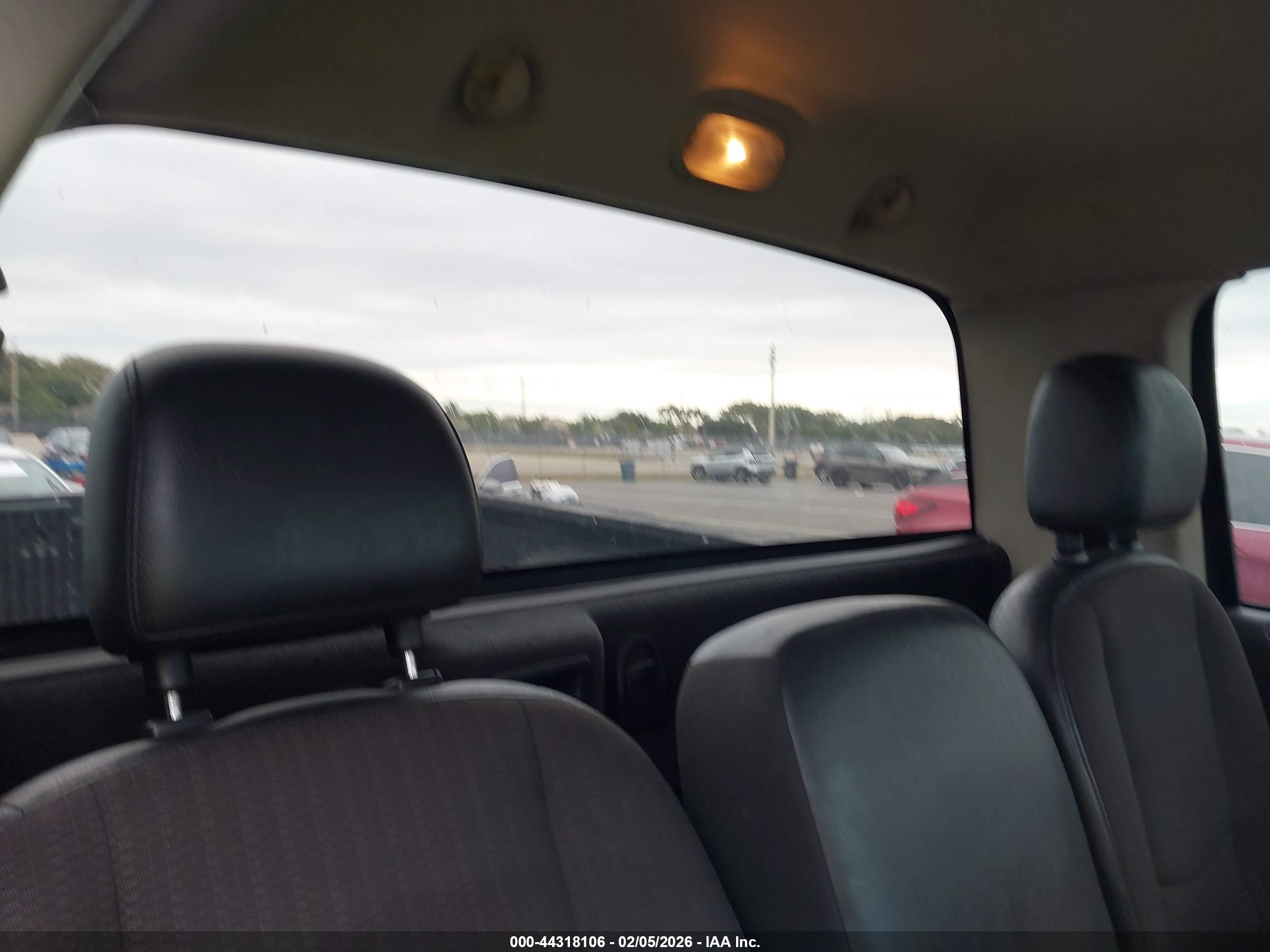 DODGE RAM image 8