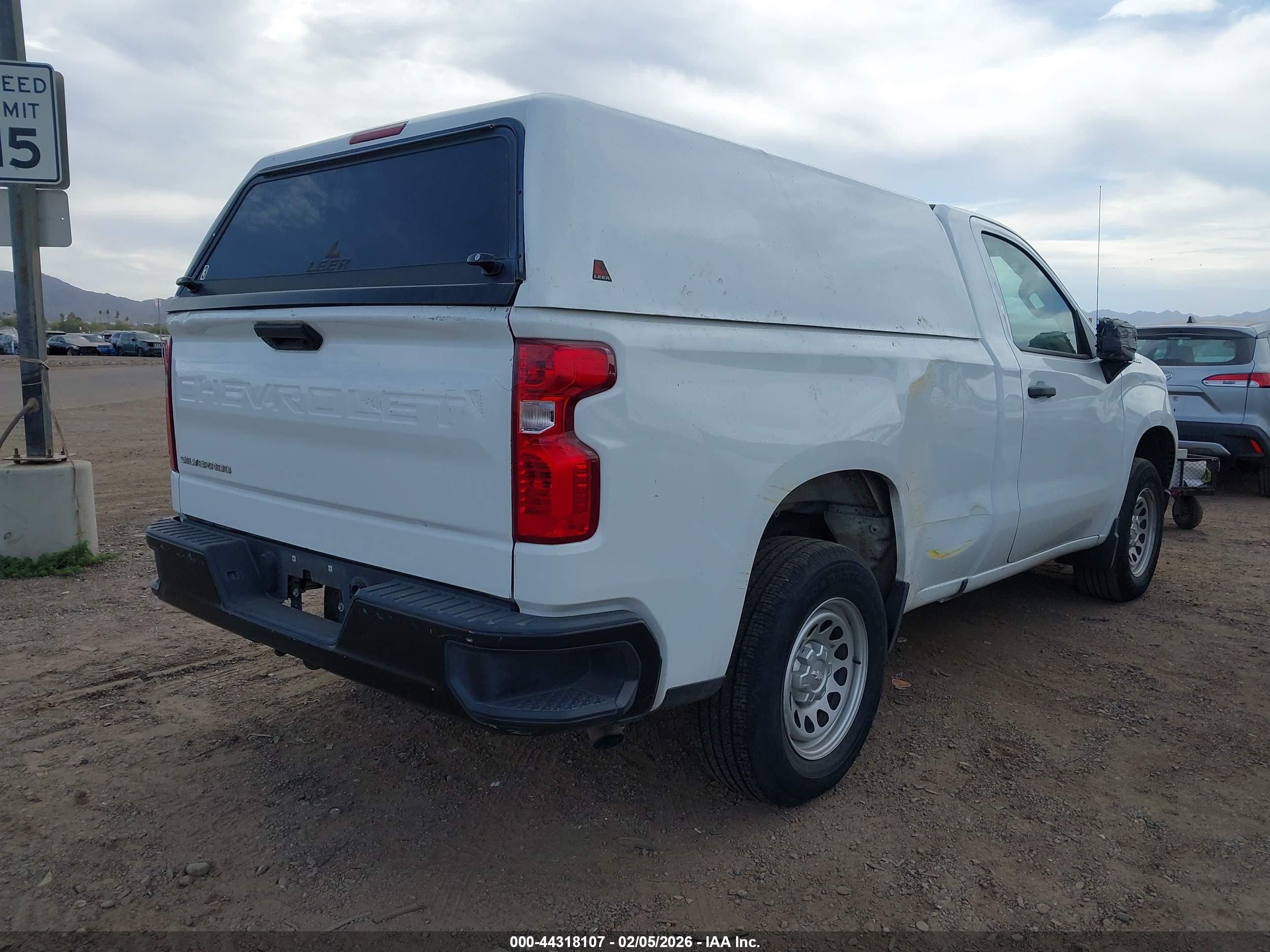 CHEVROLET SILVERADO image 4