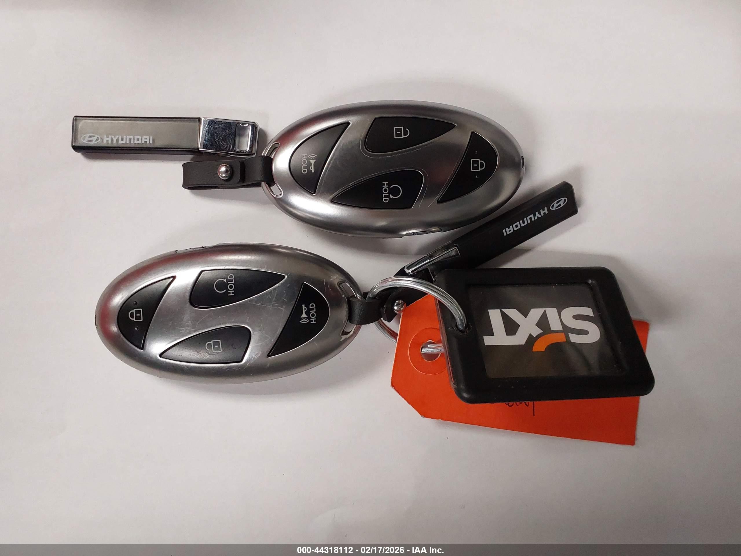 HYUNDAI SANTA image 11