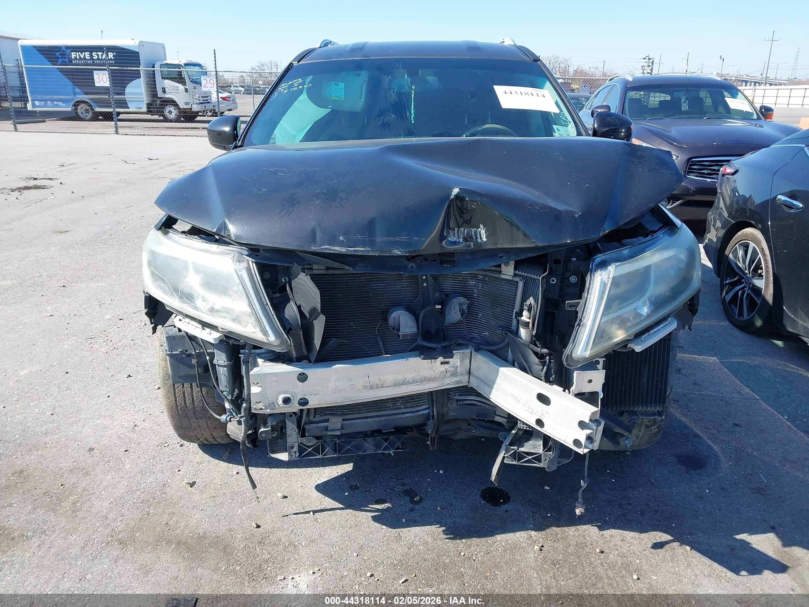 NISSAN PATHFINDER image 6