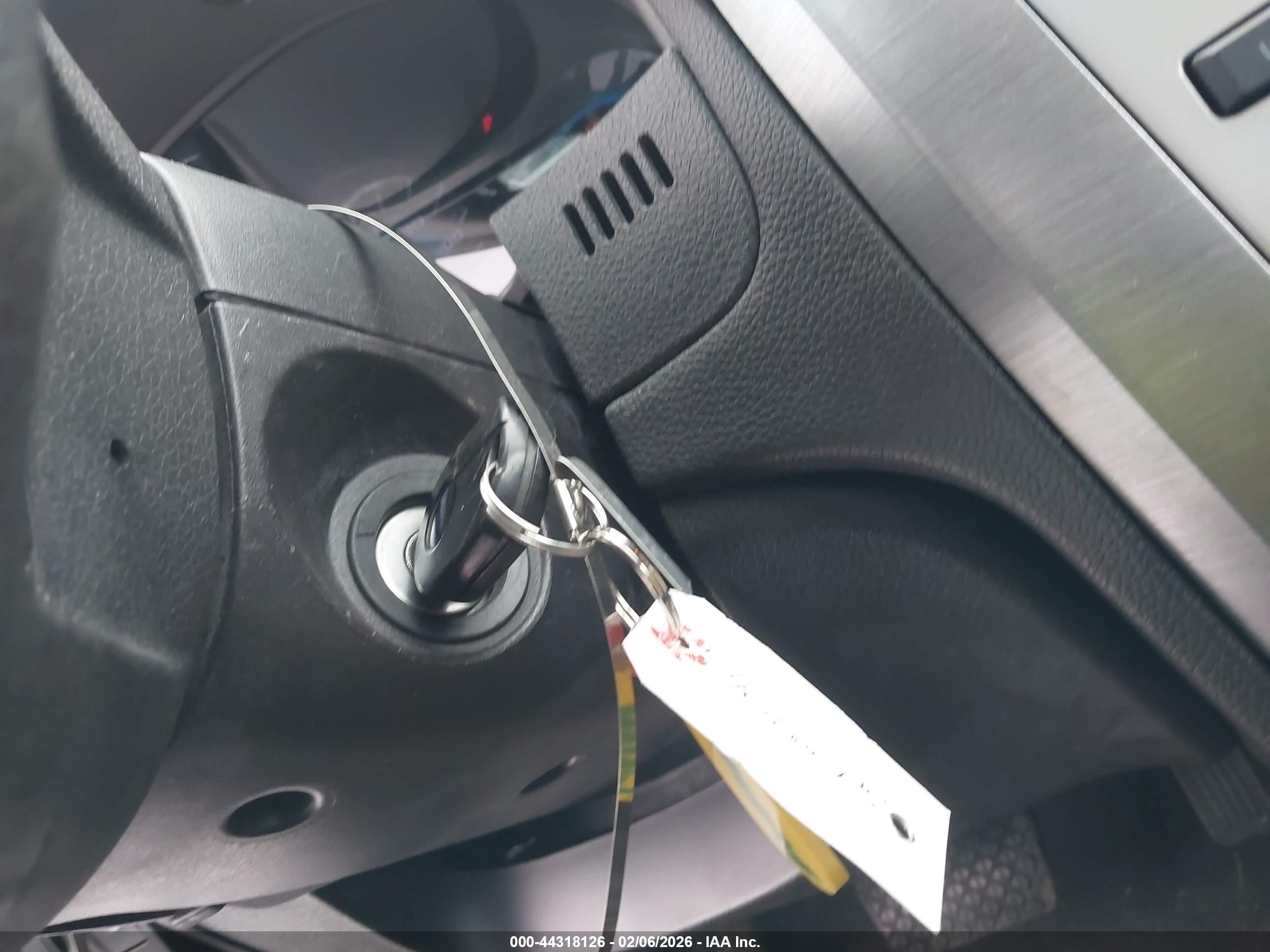 FORD FUSION image 11