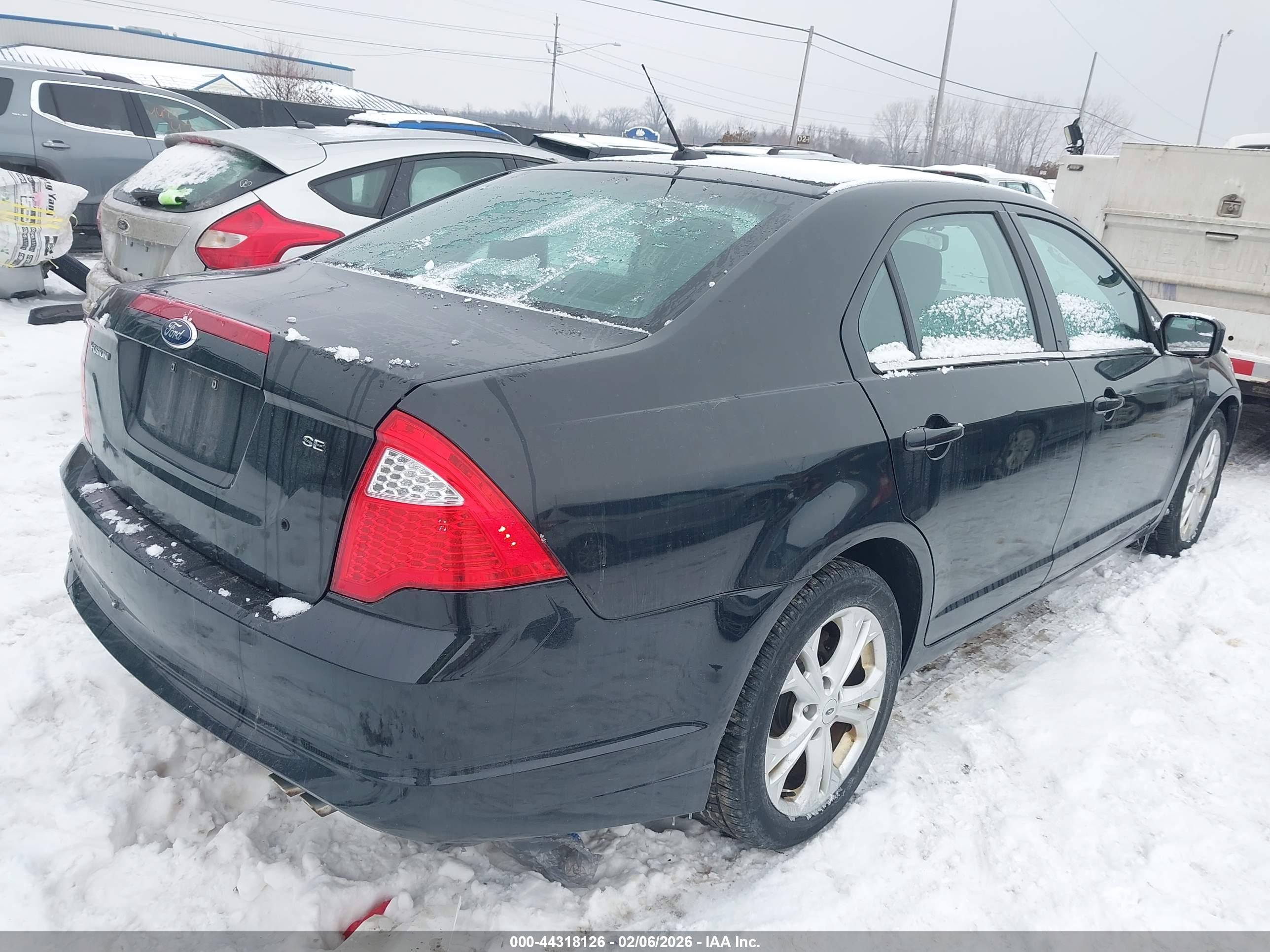 FORD FUSION image 4