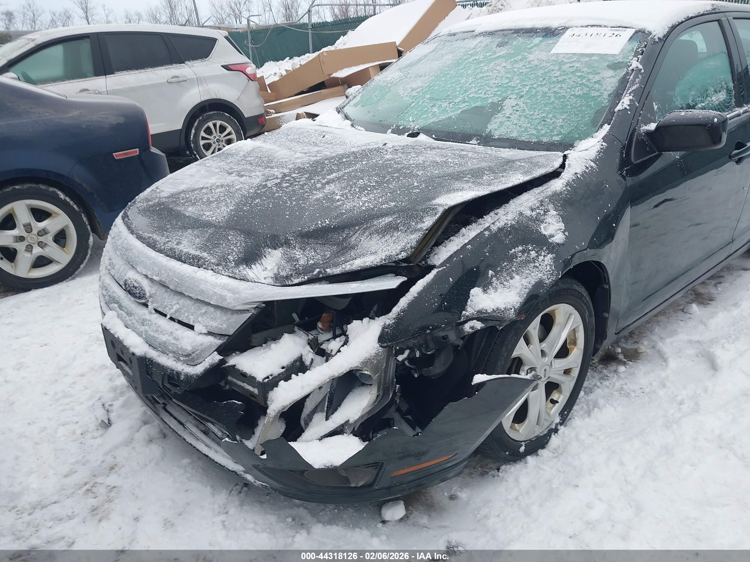 FORD FUSION image 6
