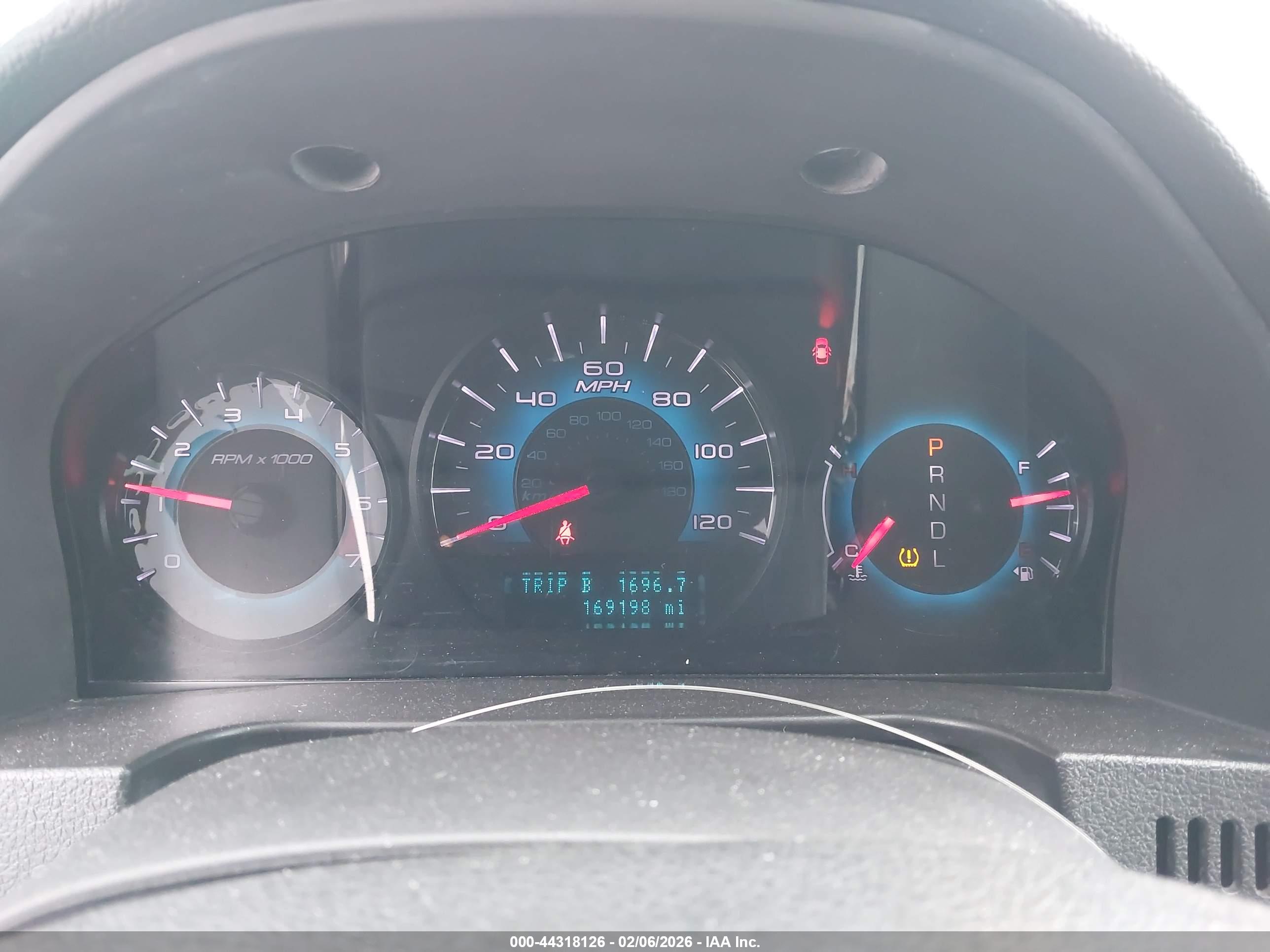 FORD FUSION image 7
