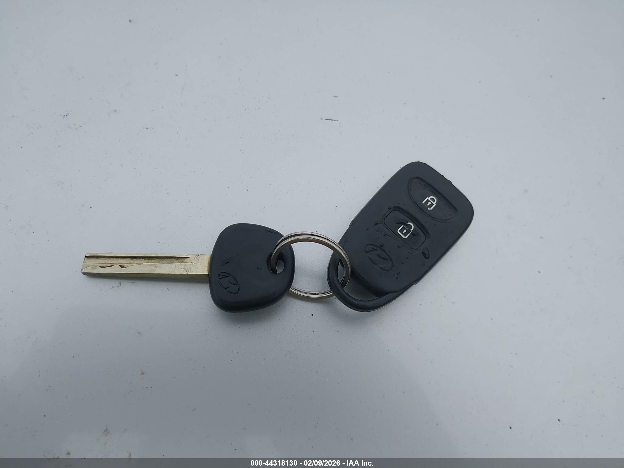 HYUNDAI ACCENT image 11