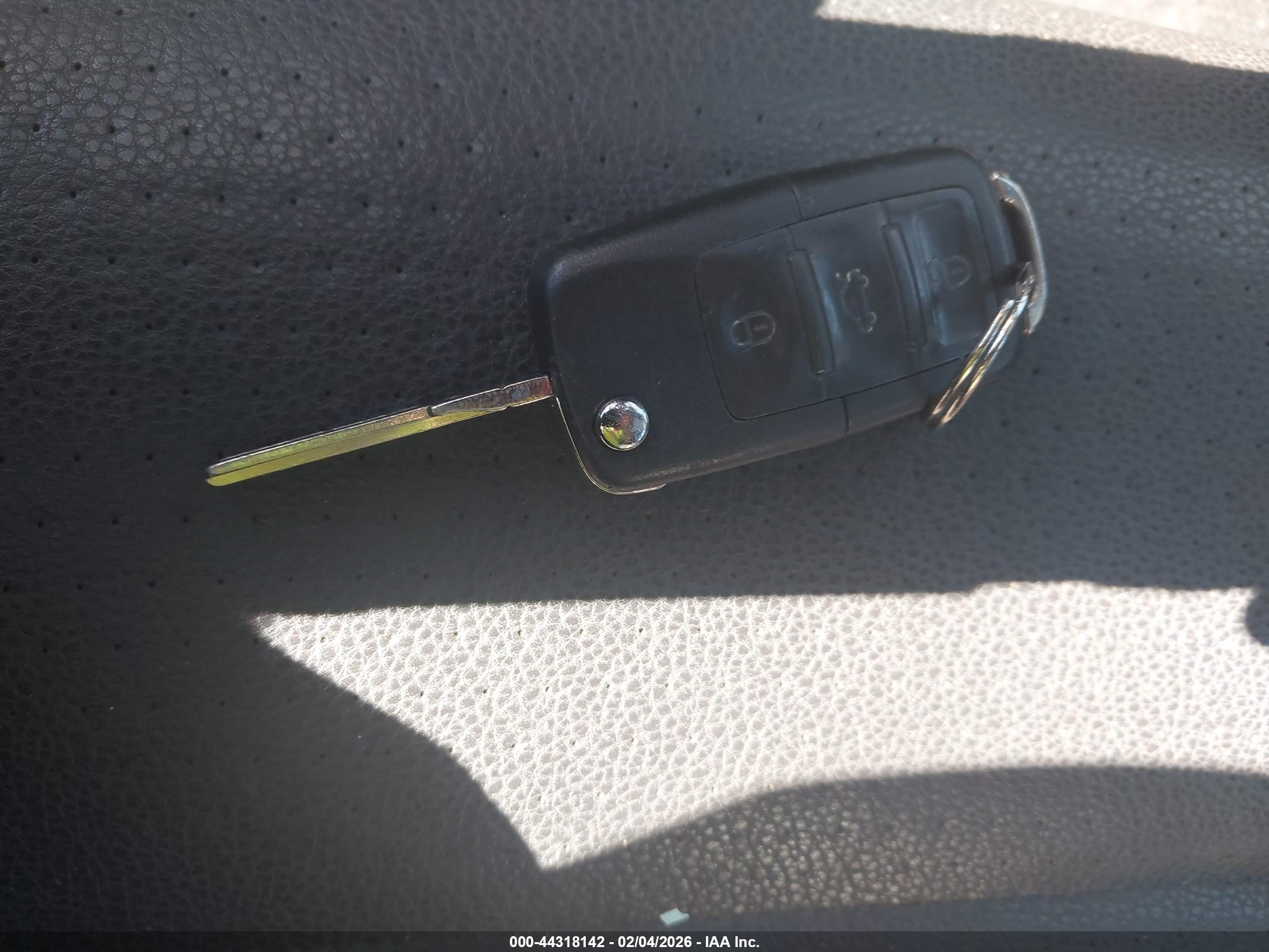 VOLKSWAGEN EOS image 11