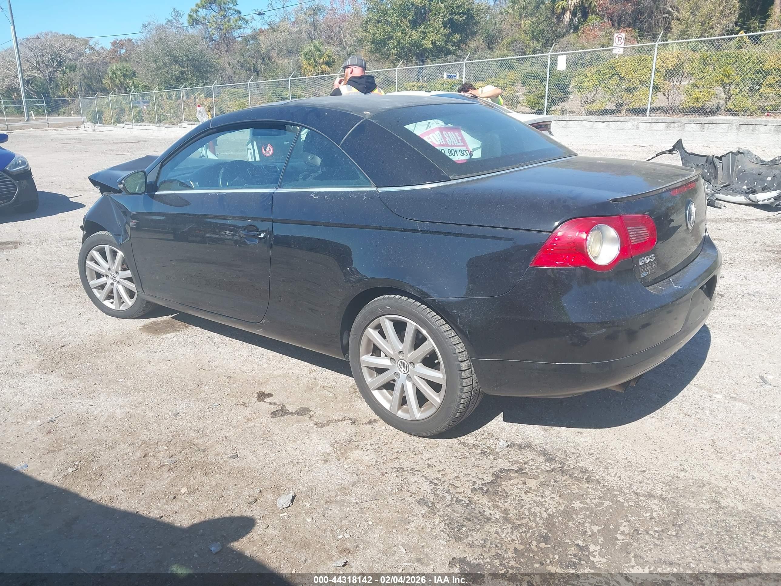 VOLKSWAGEN EOS image 3