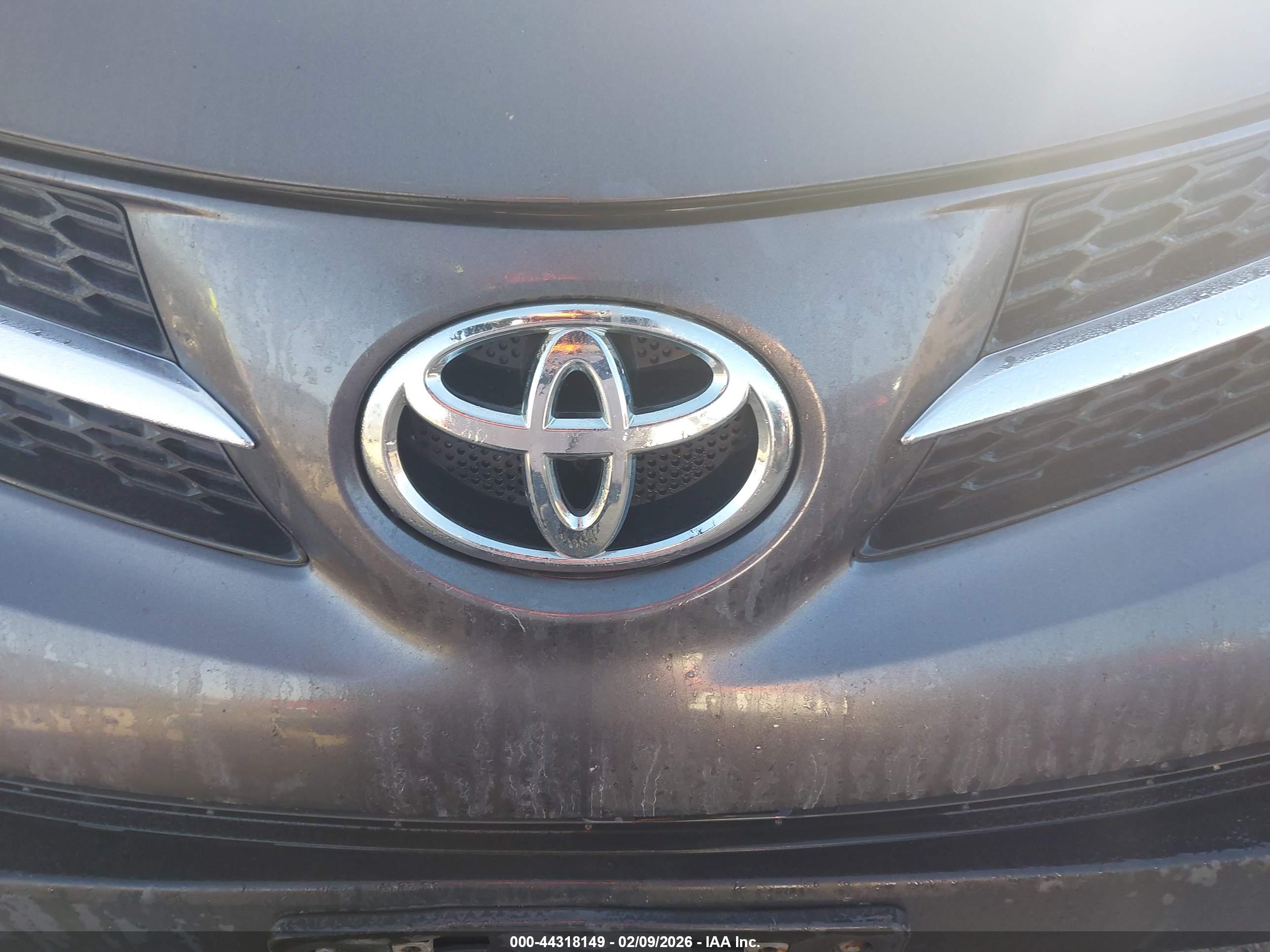 TOYOTA RAV4 image 6