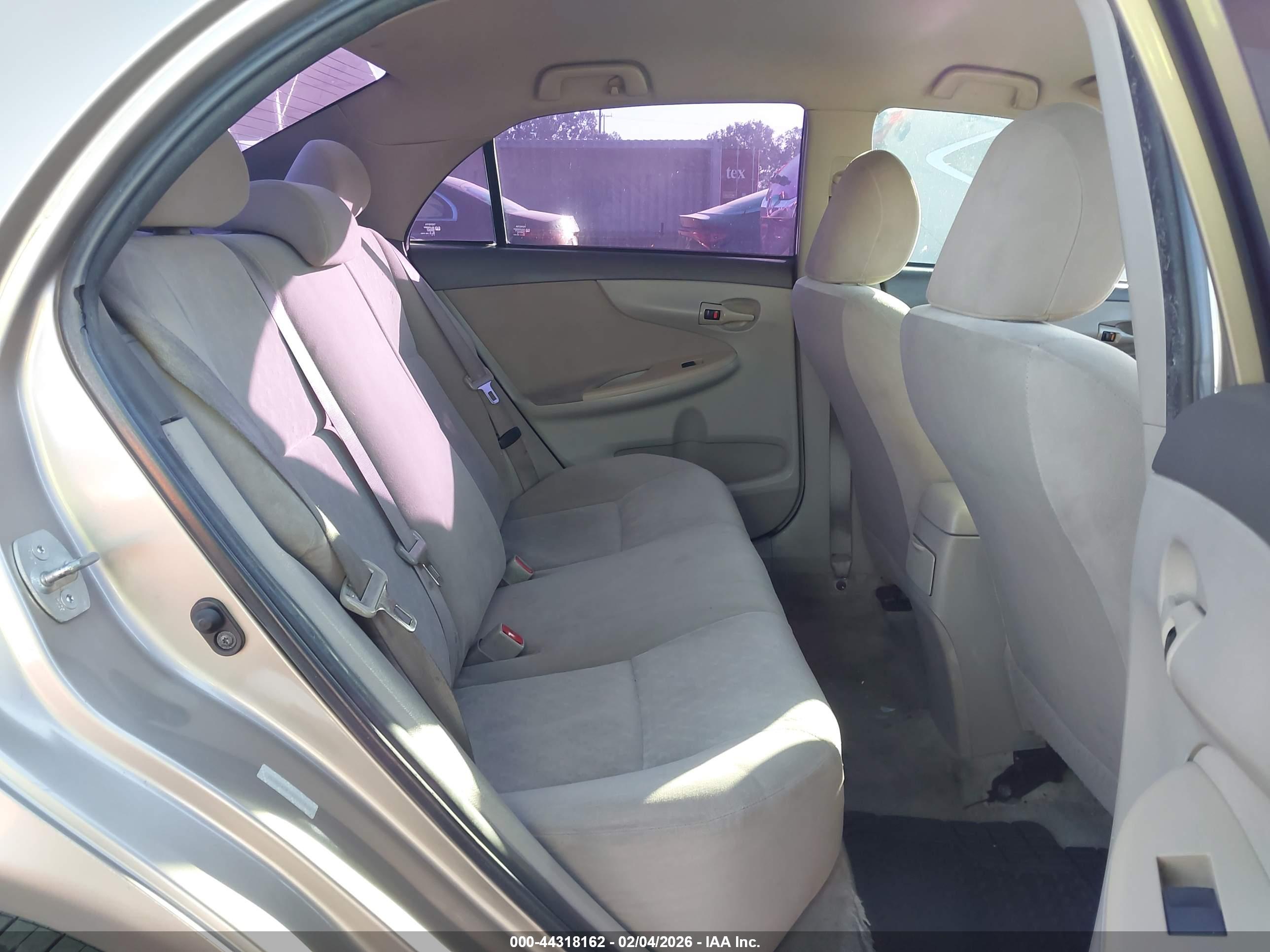 TOYOTA COROLLA image 8