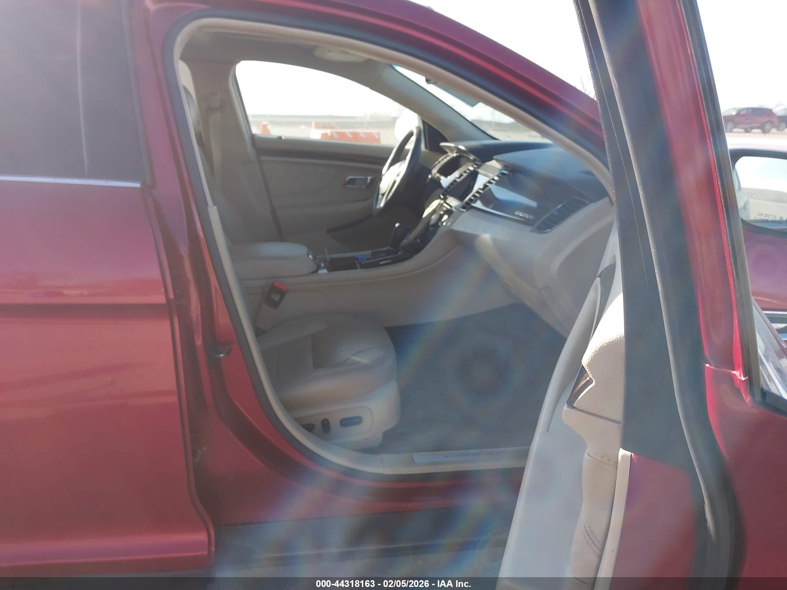 FORD TAURUS image 5