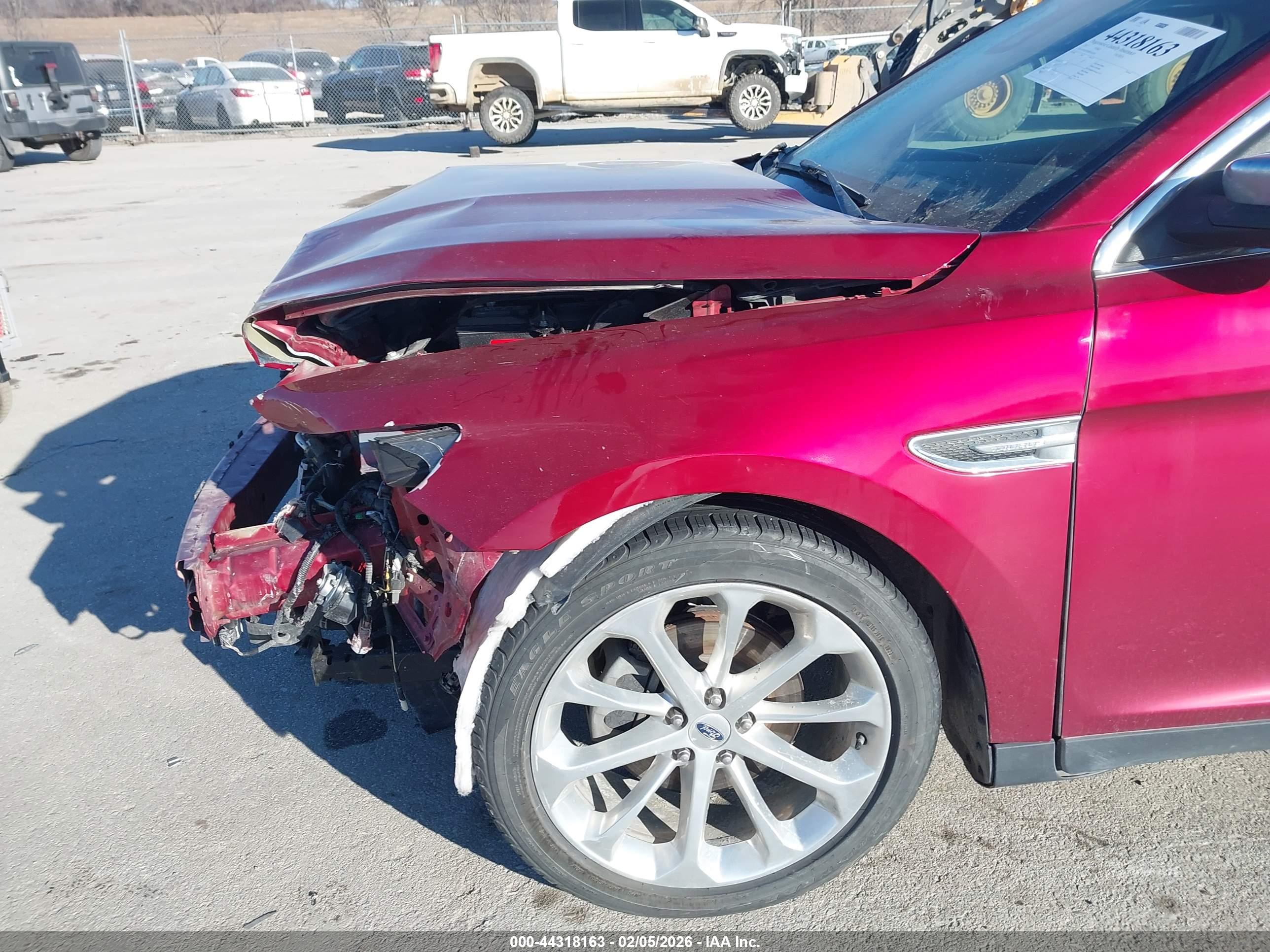 FORD TAURUS image 6
