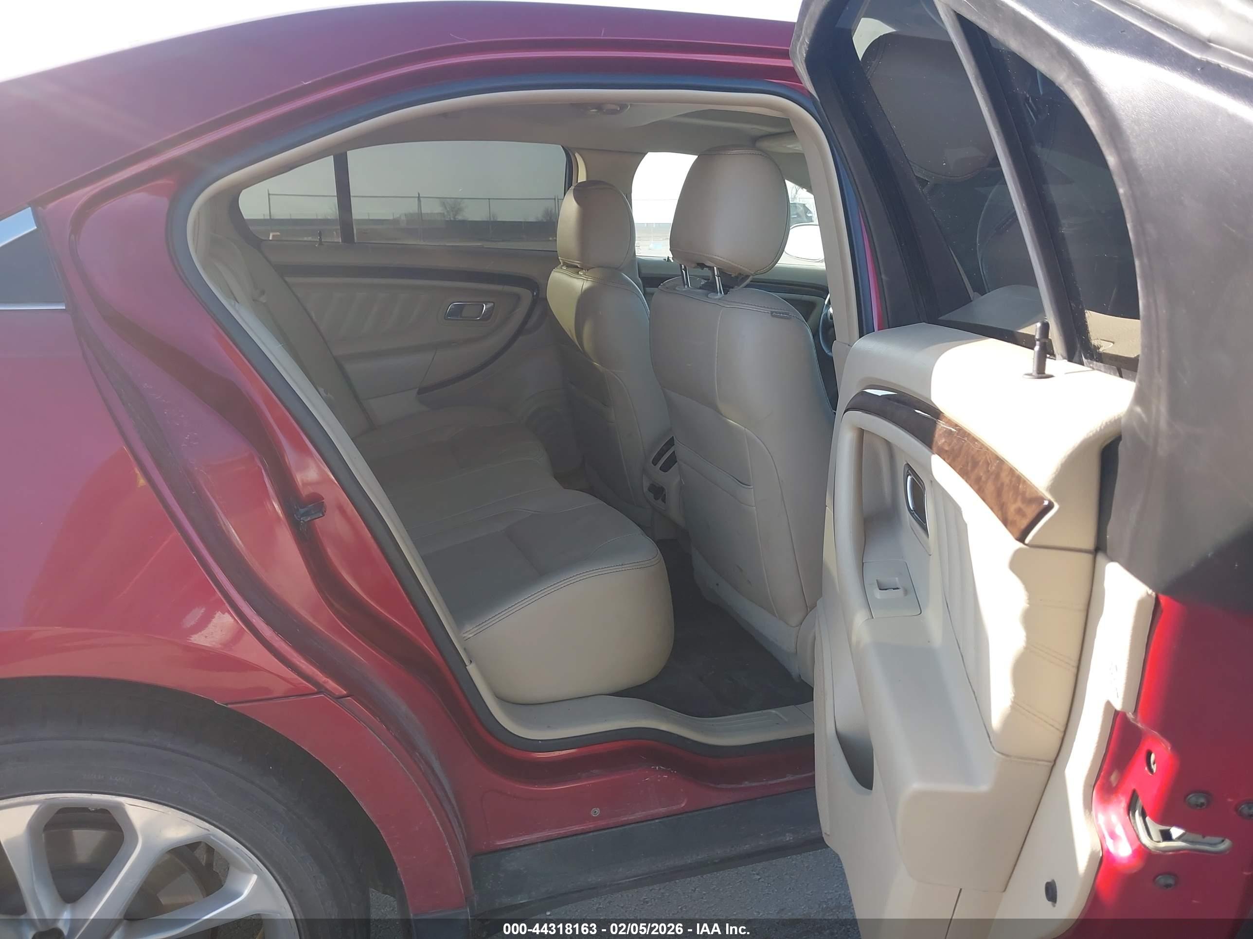 FORD TAURUS image 8