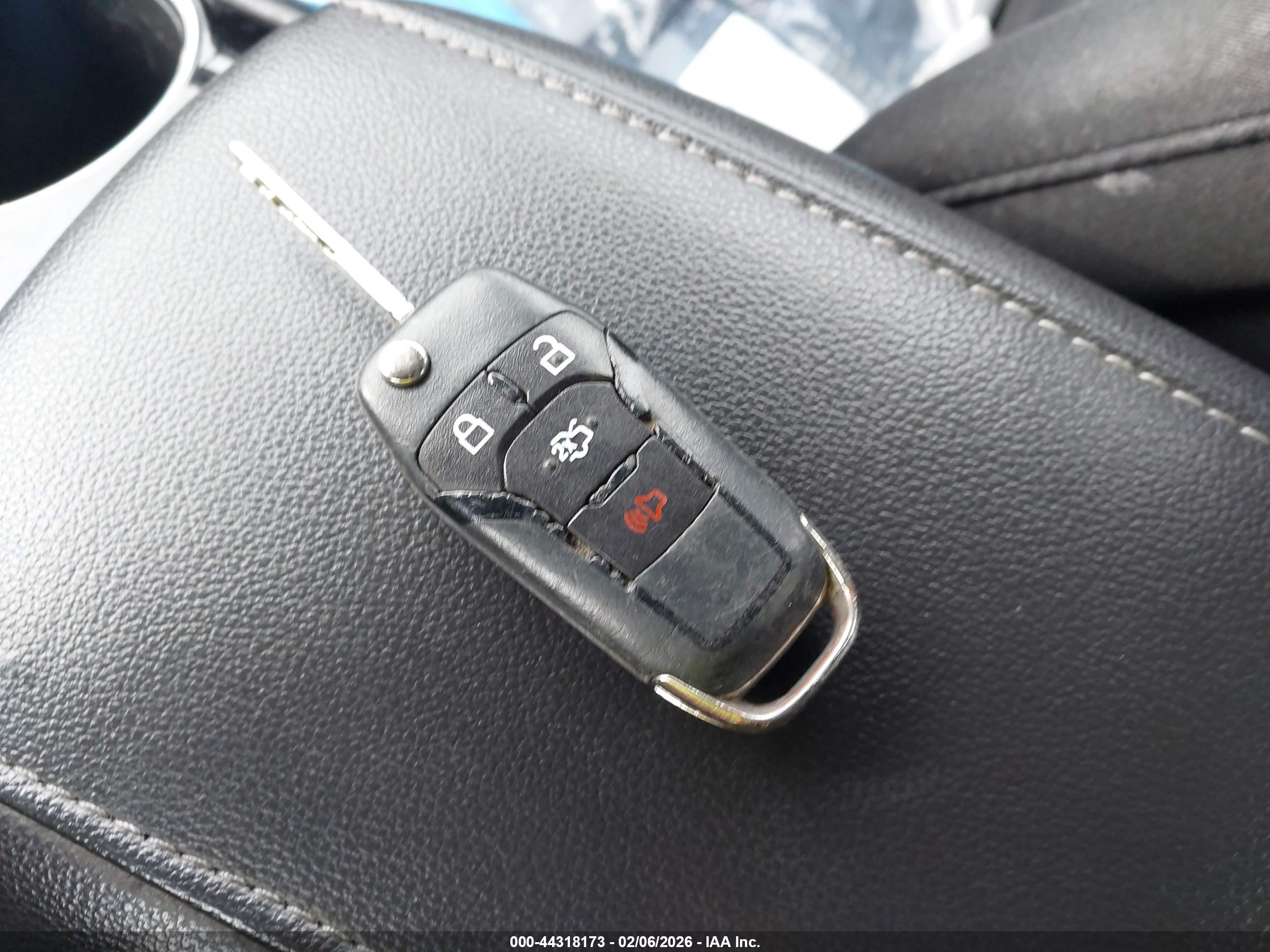 FORD FUSION image 11