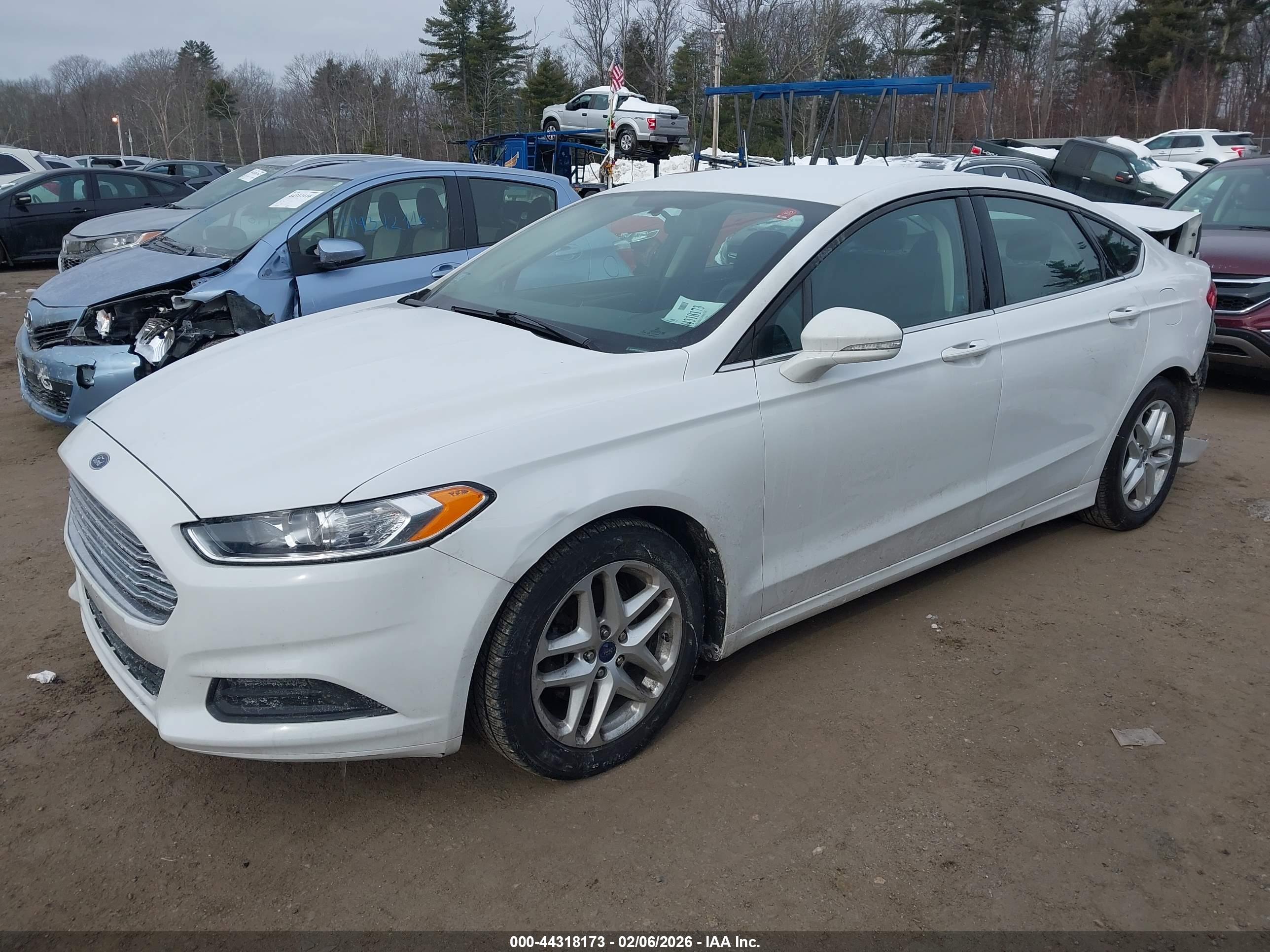 FORD FUSION image 2