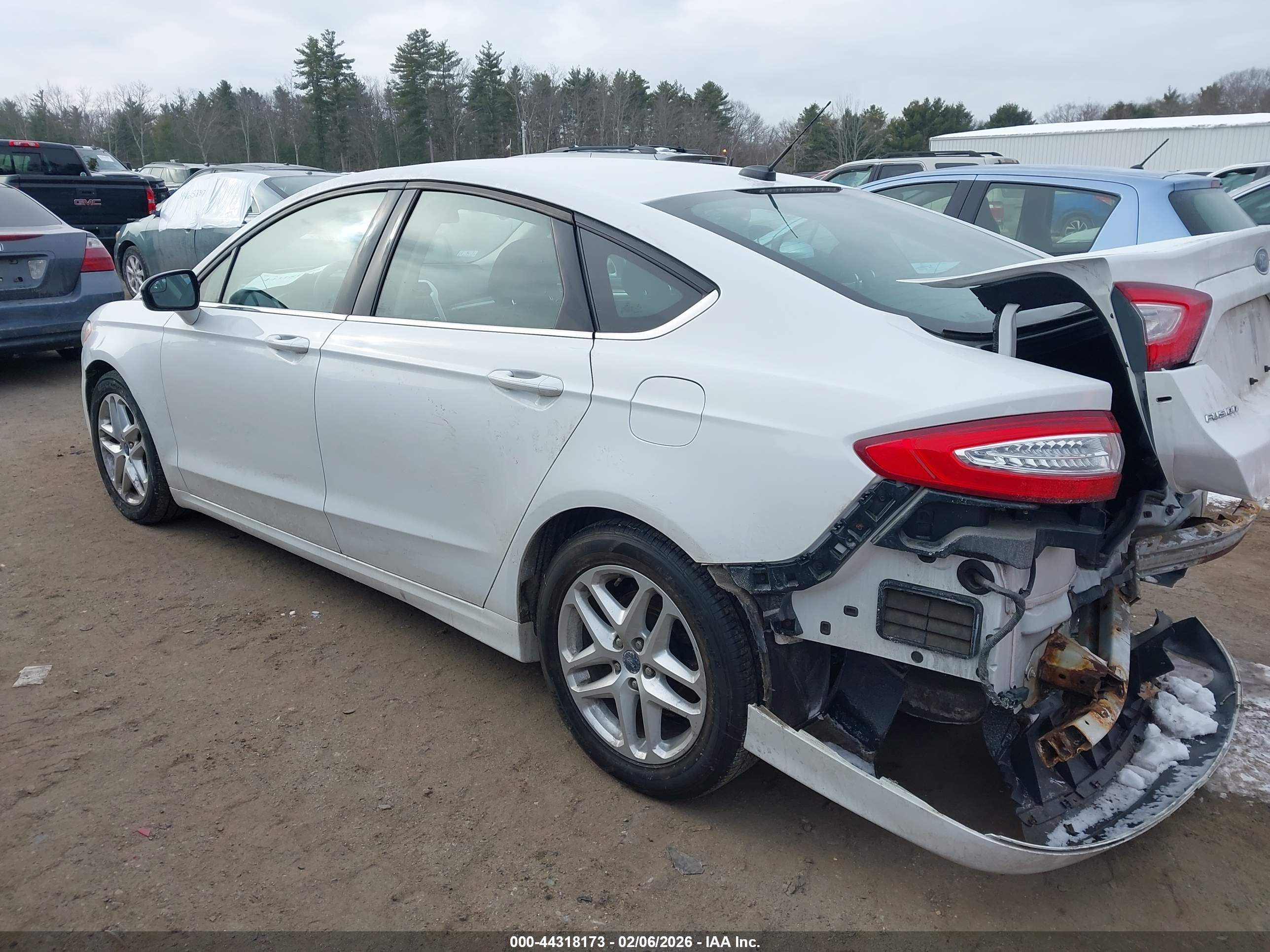FORD FUSION image 3
