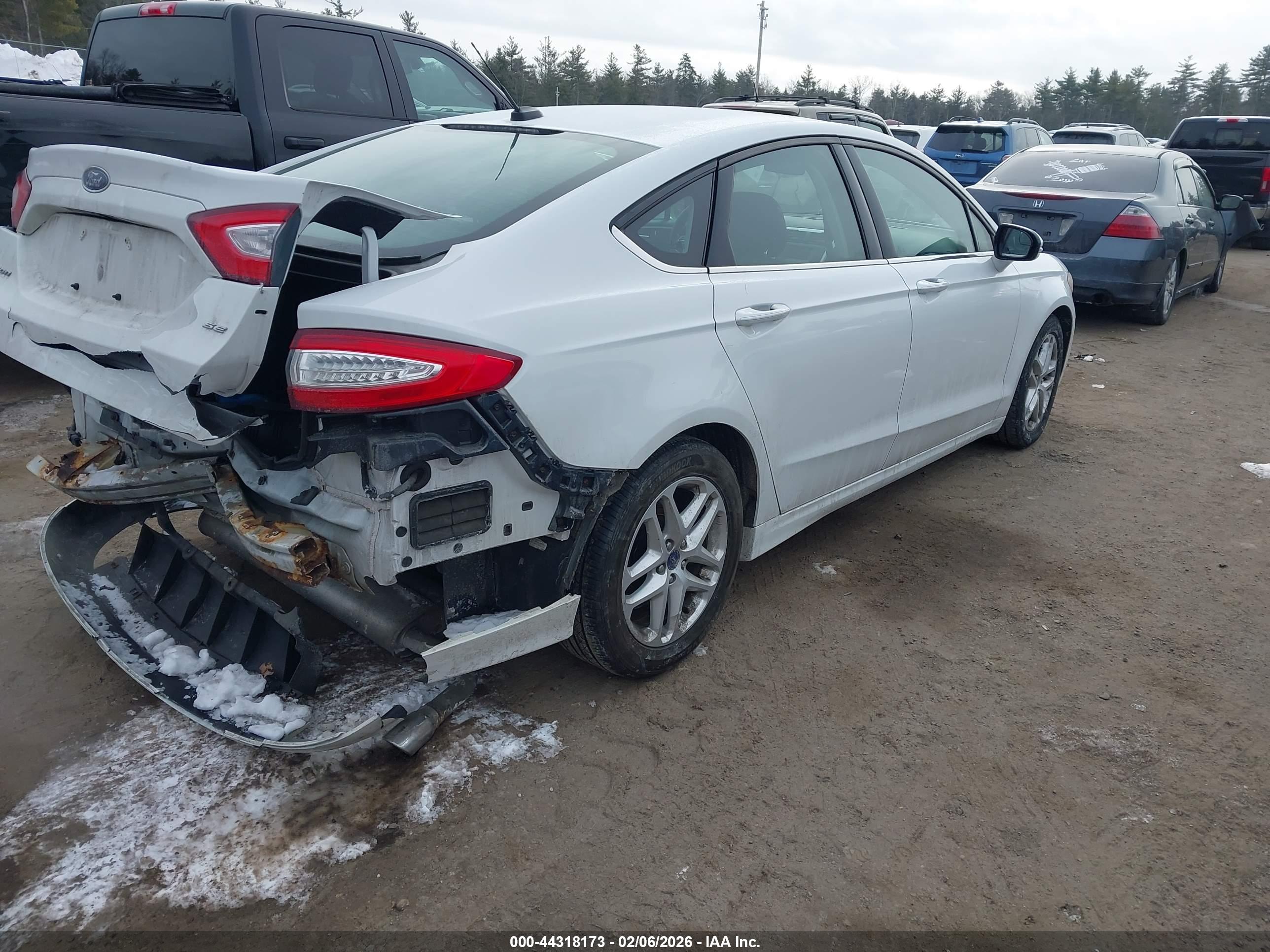FORD FUSION image 4