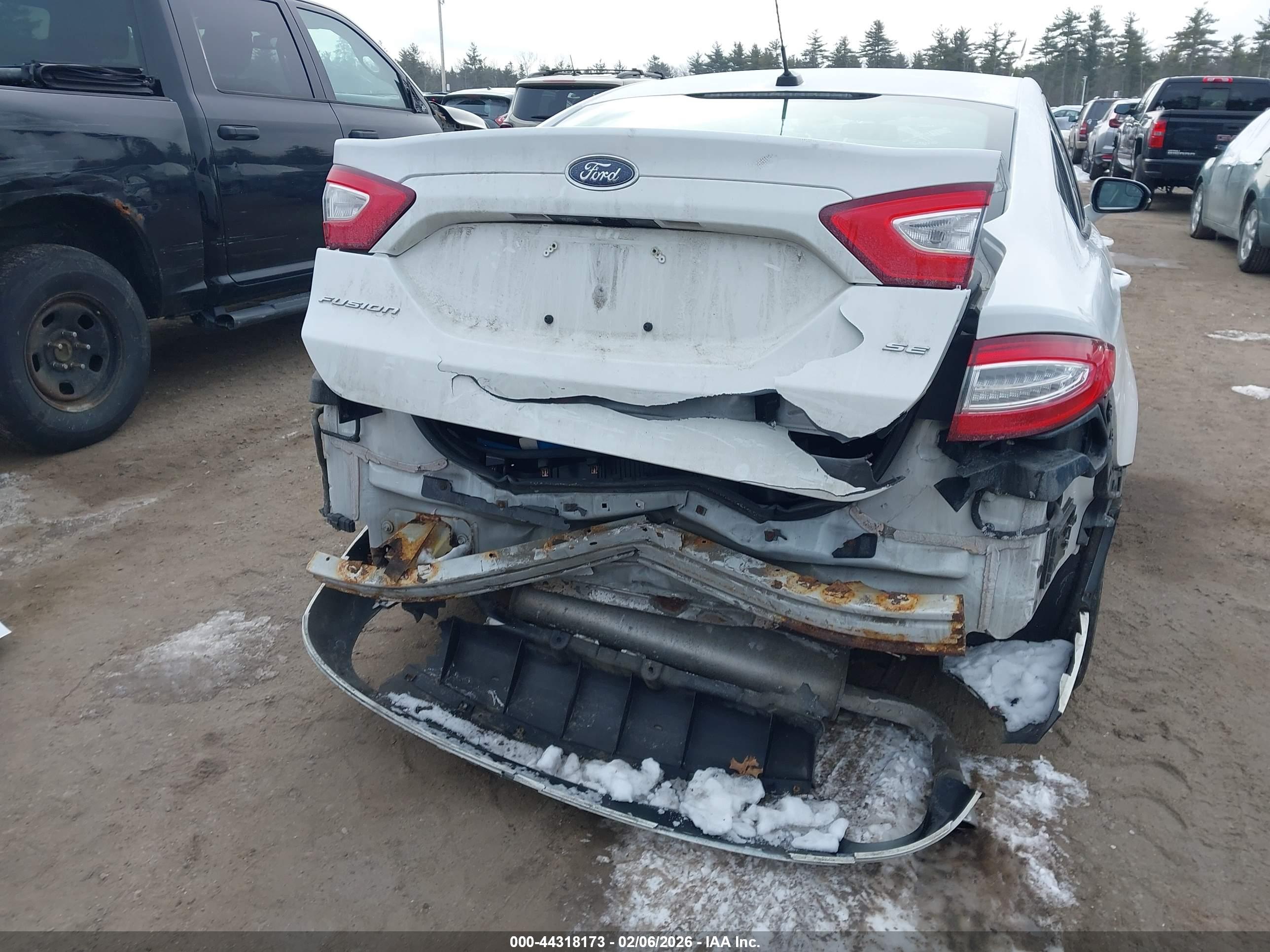 FORD FUSION image 6
