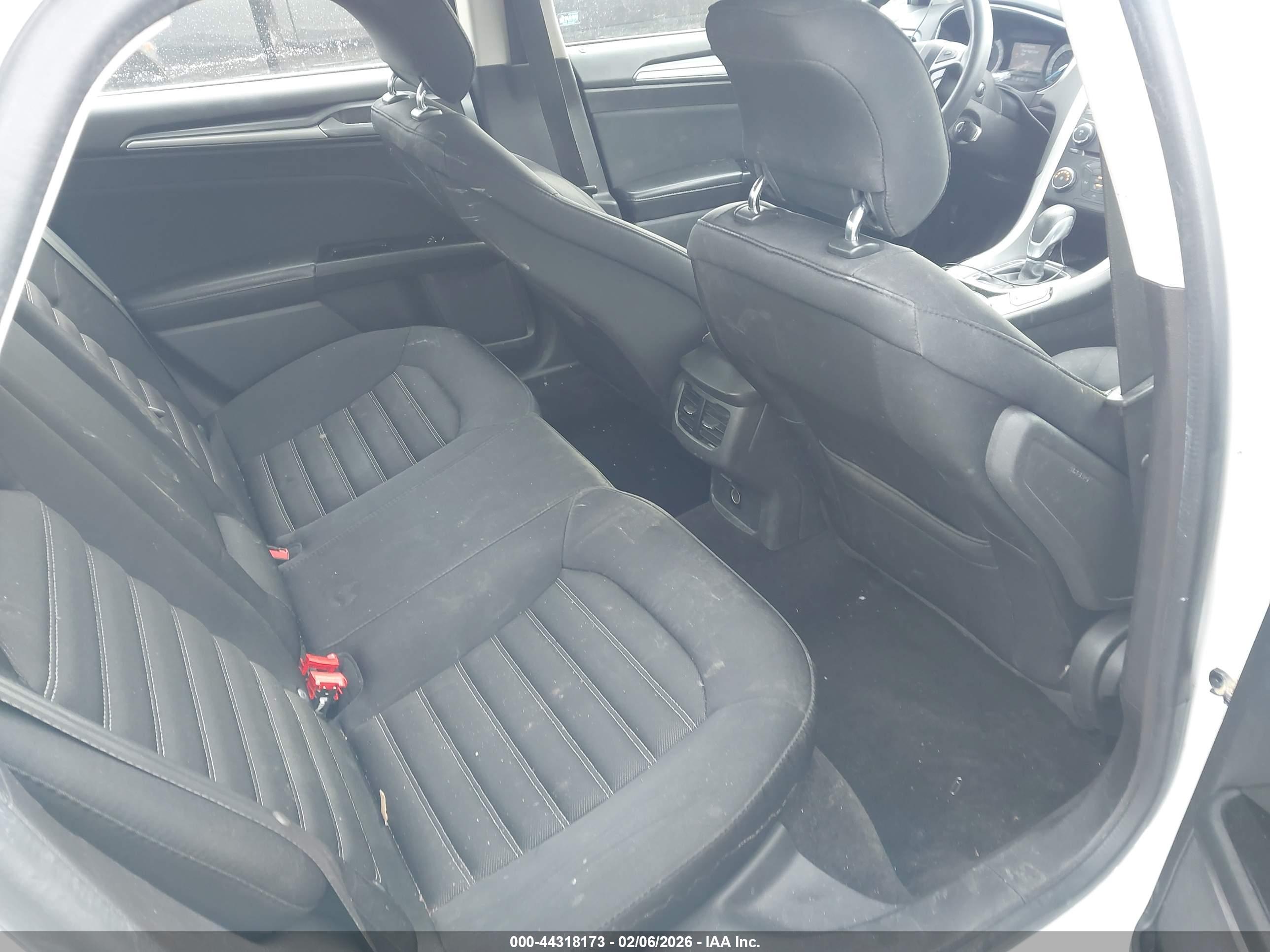 FORD FUSION image 8