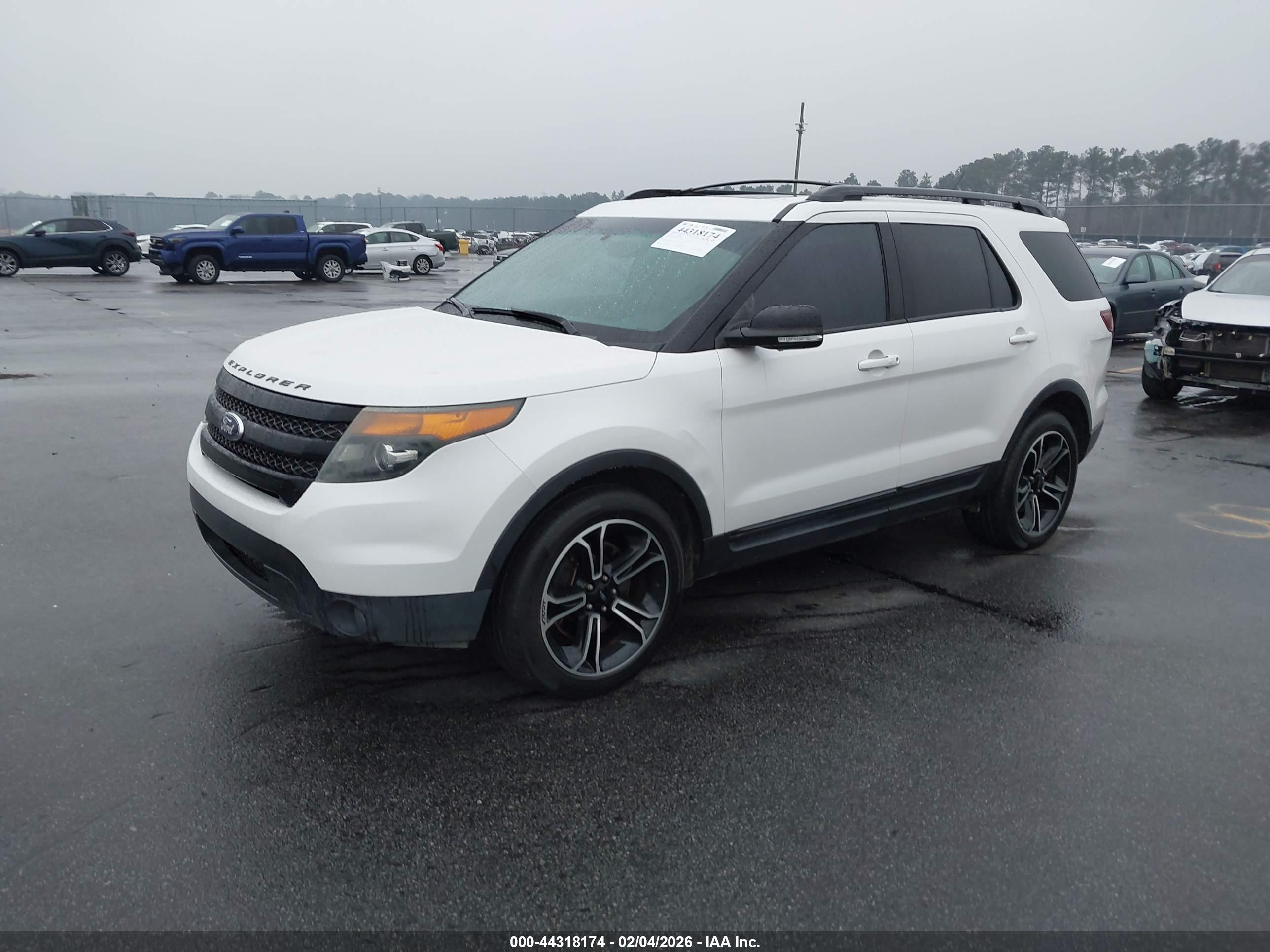 FORD EXPLORER image 2