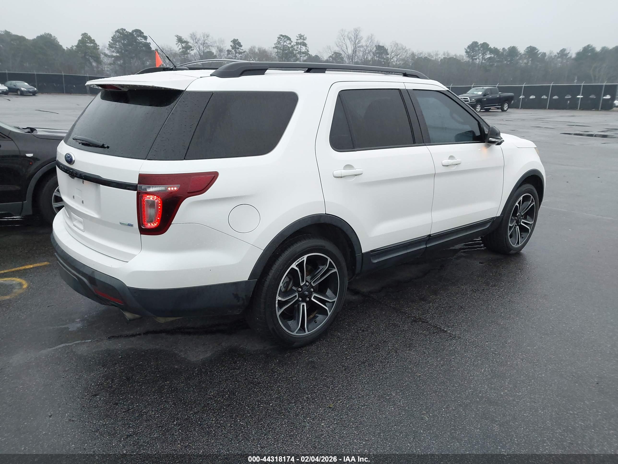 FORD EXPLORER image 4