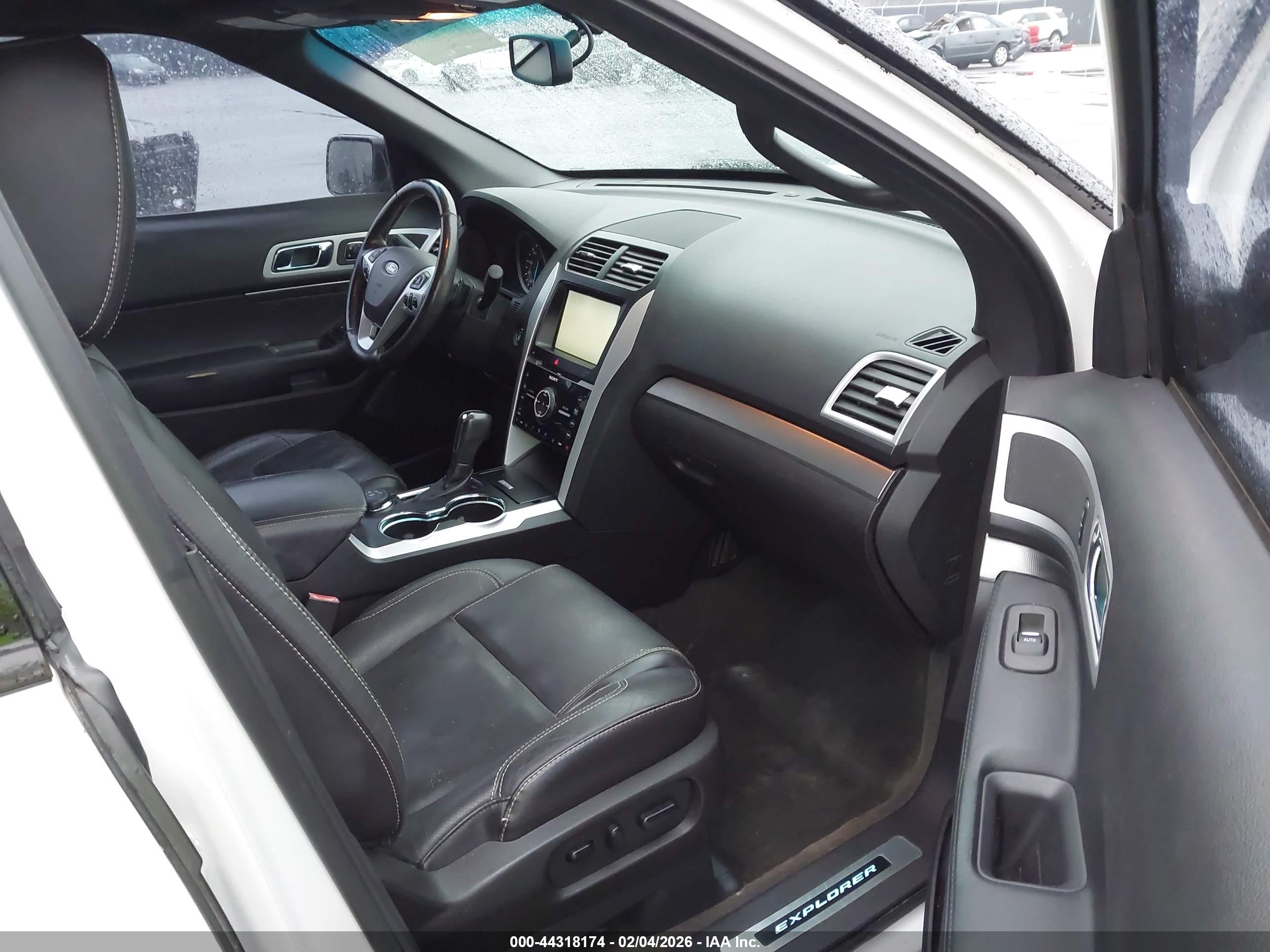 FORD EXPLORER image 5