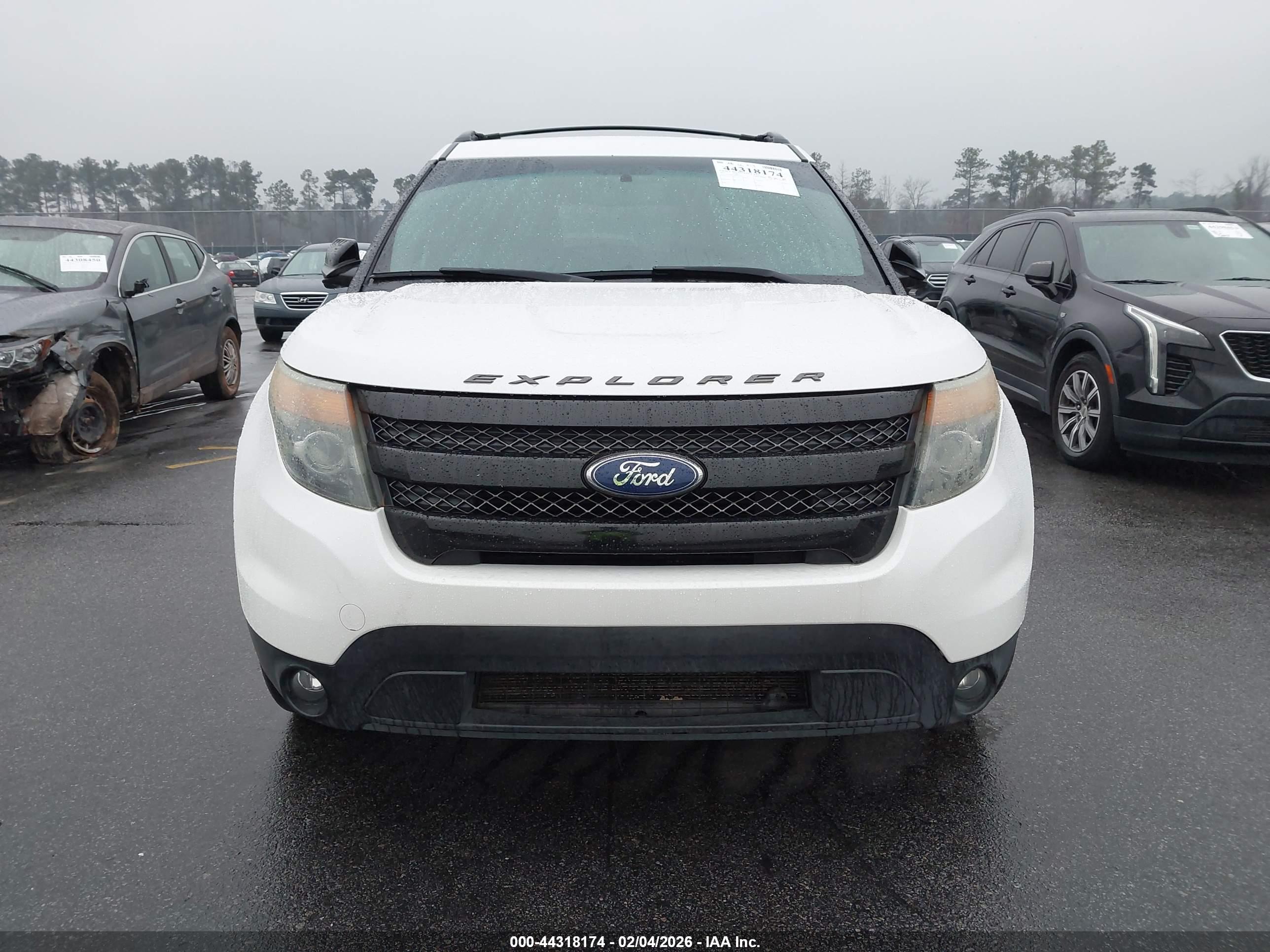 FORD EXPLORER image 6