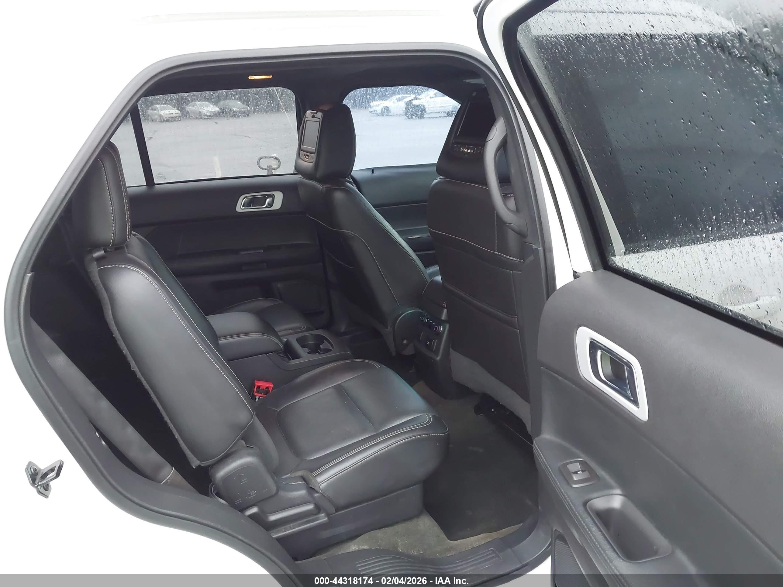 FORD EXPLORER image 8