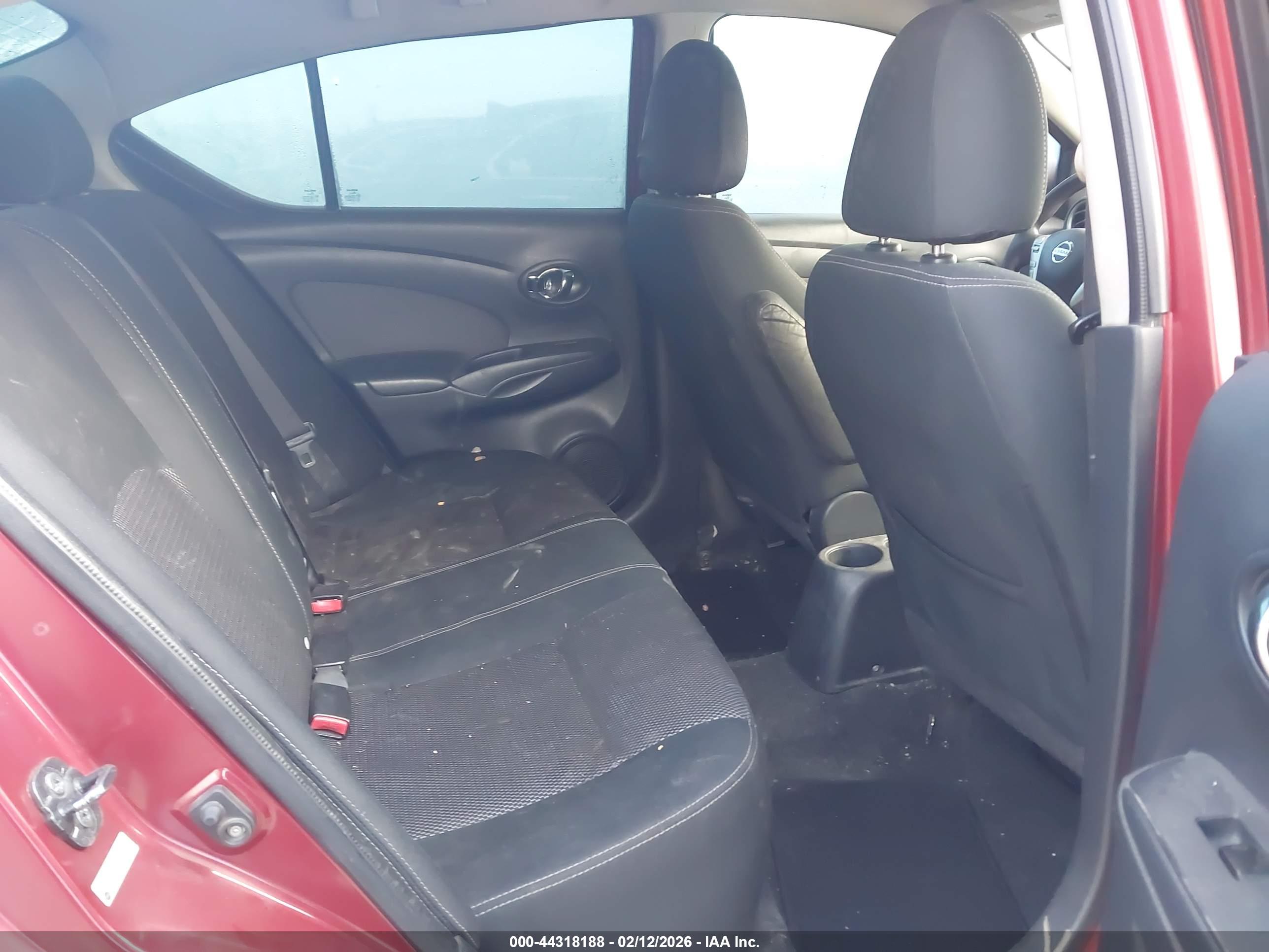 NISSAN VERSA image 8