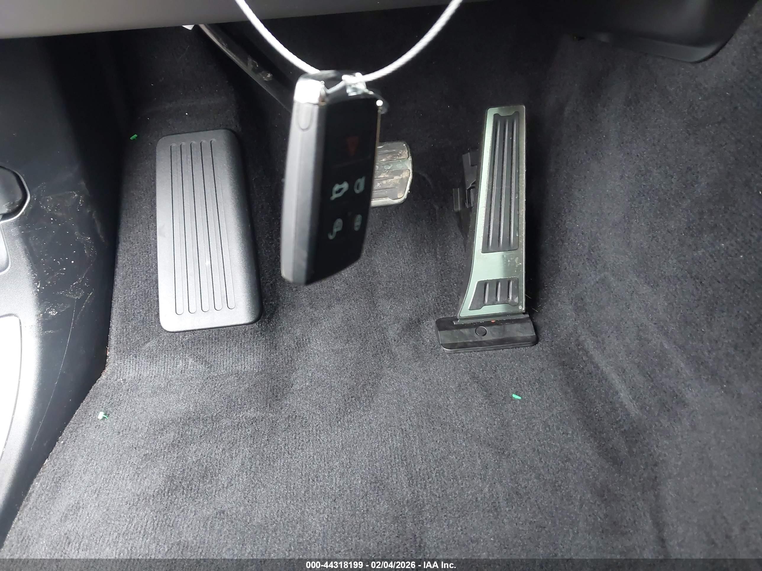 LAND ROVER image 11