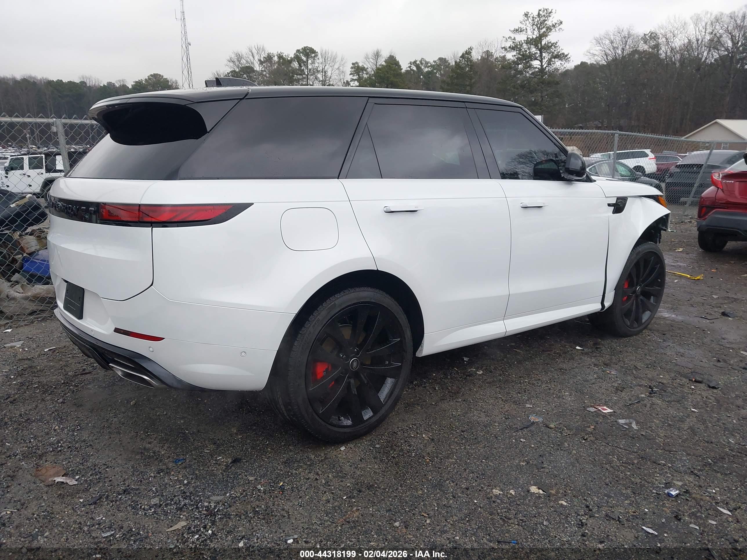 LAND ROVER image 4