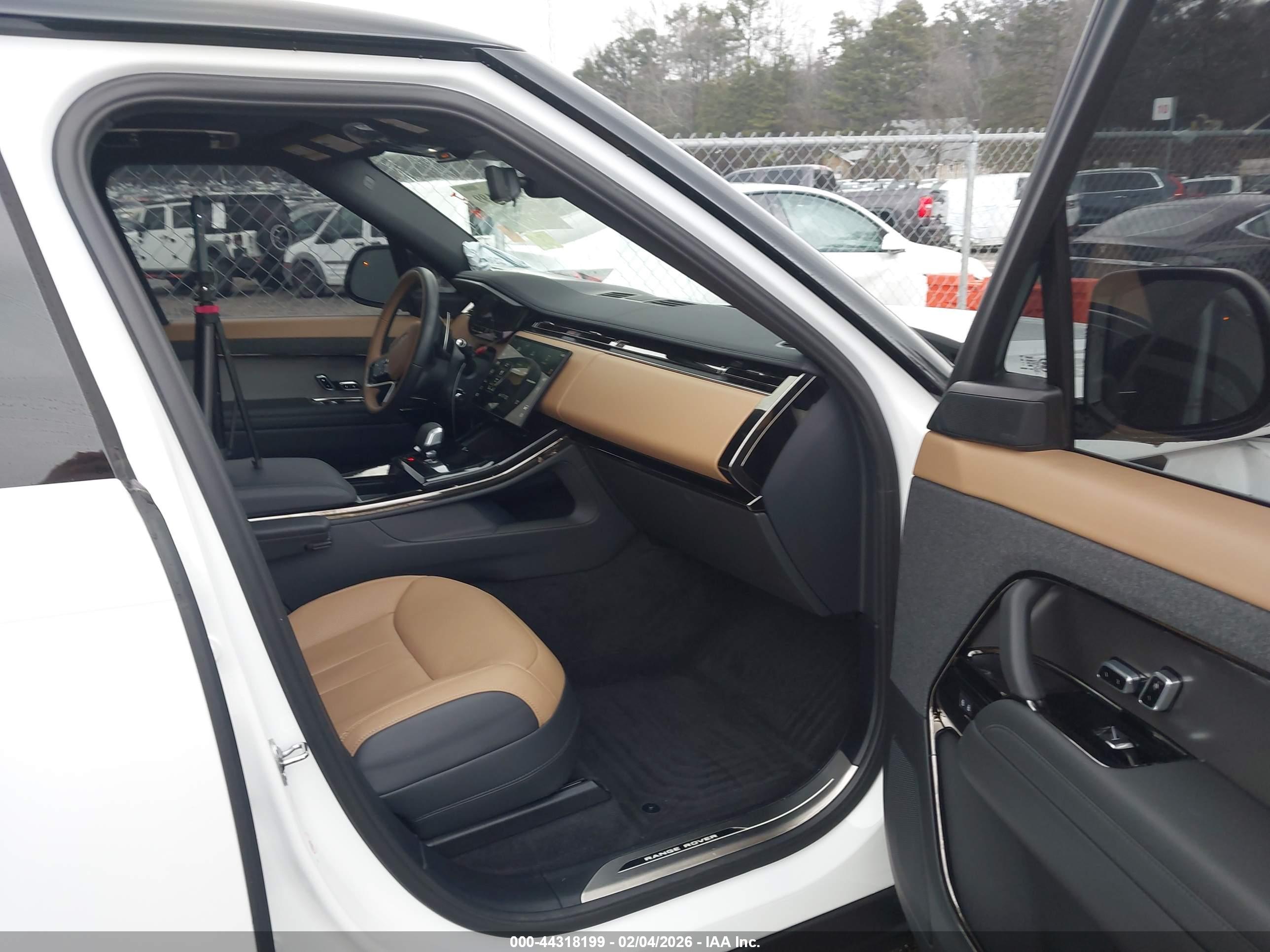 LAND ROVER image 5