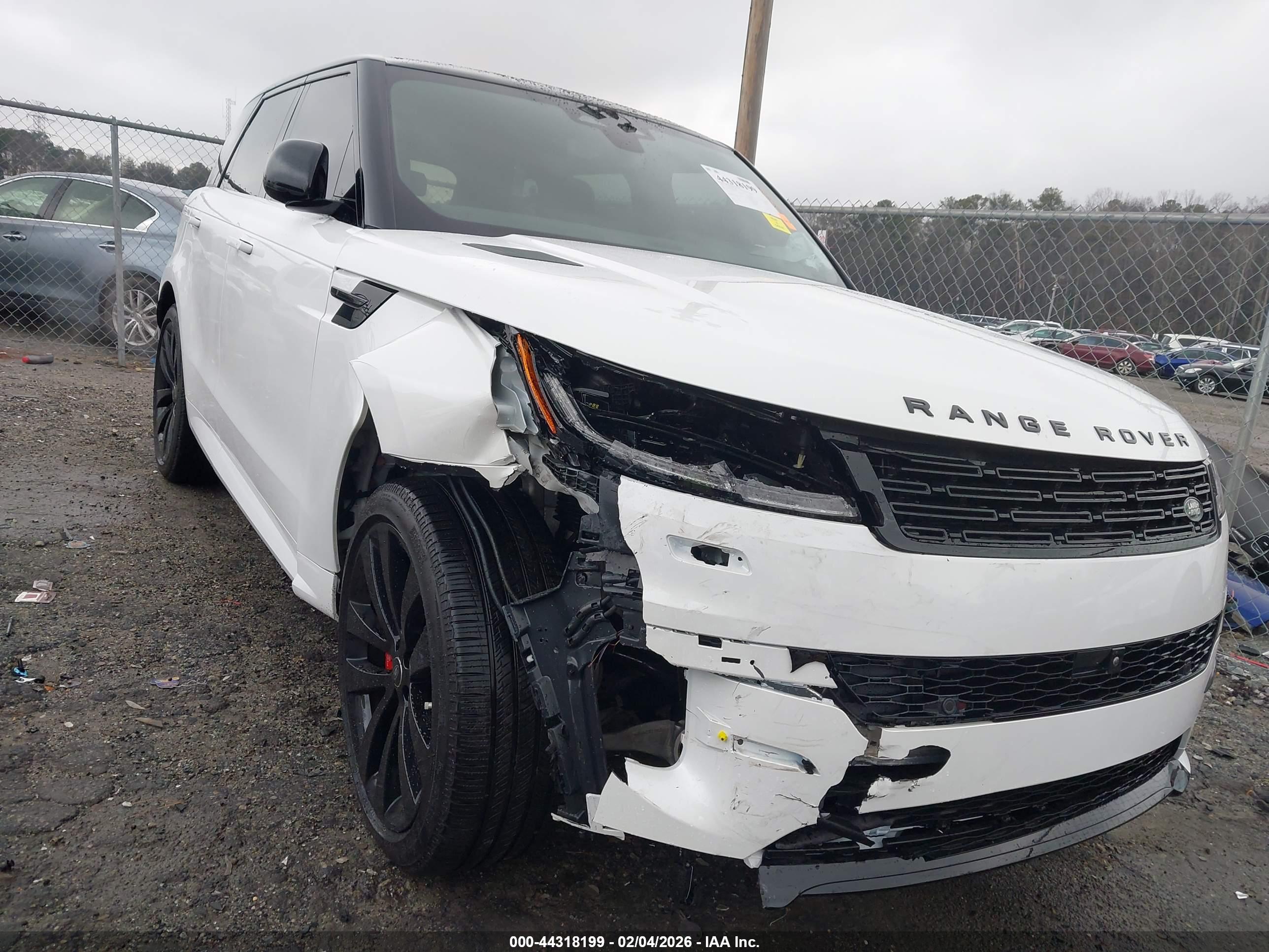 LAND ROVER image 6