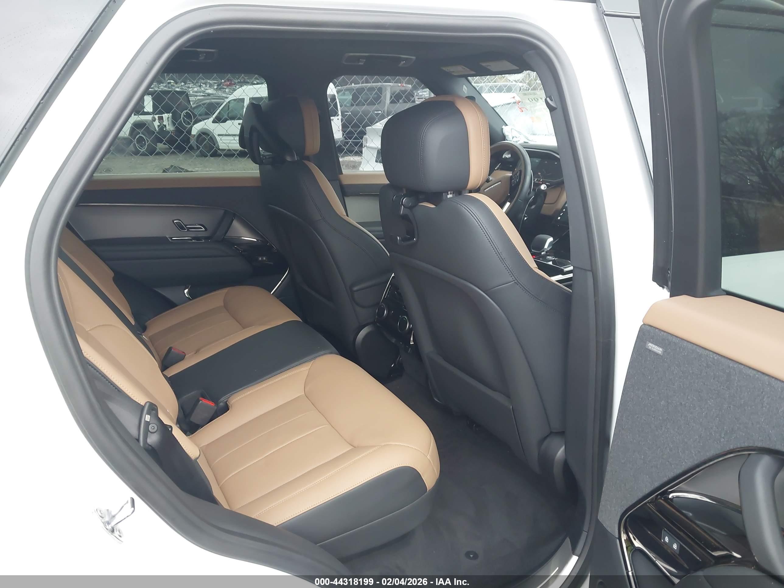 LAND ROVER image 8