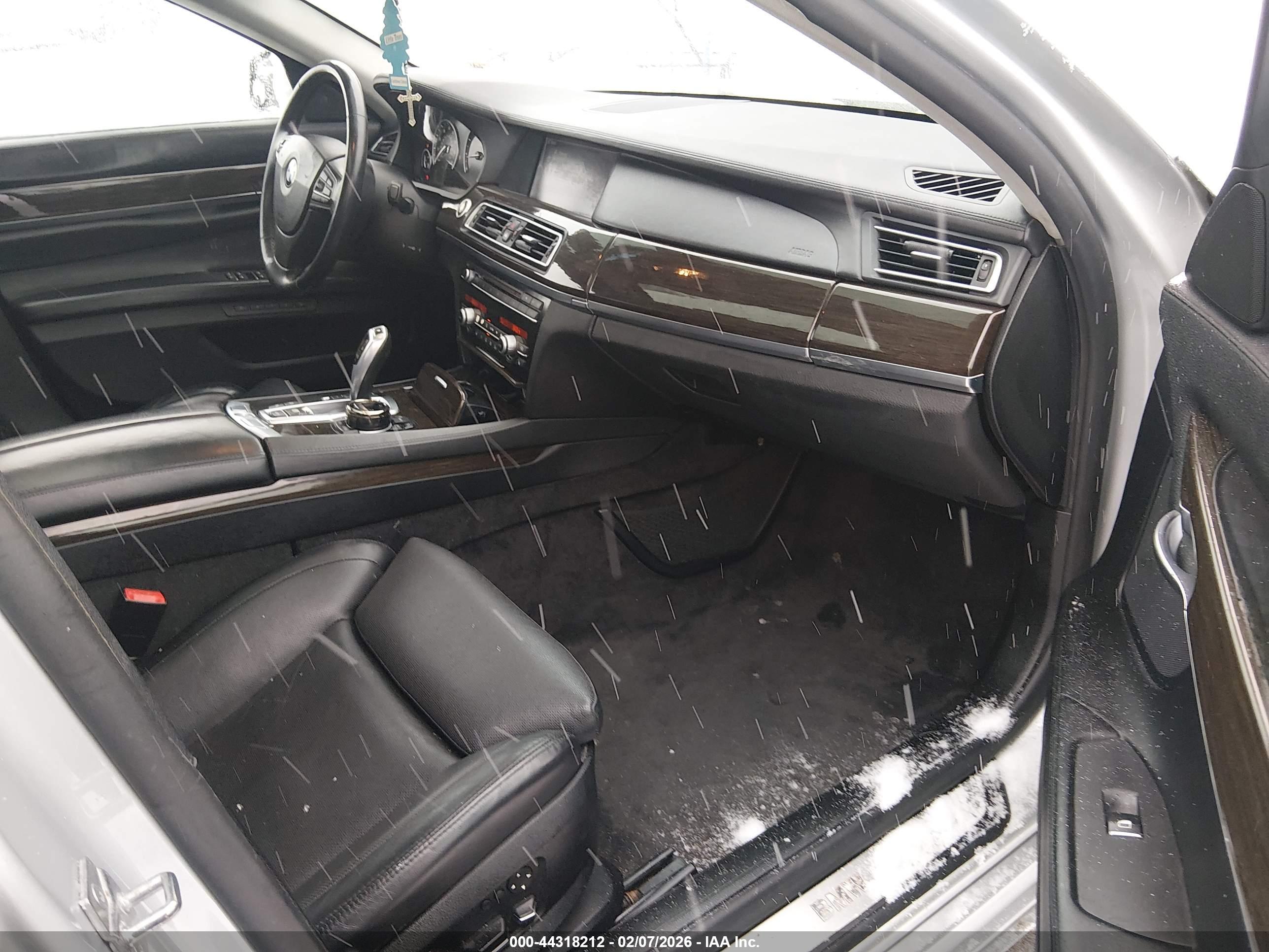 BMW 750LI image 5