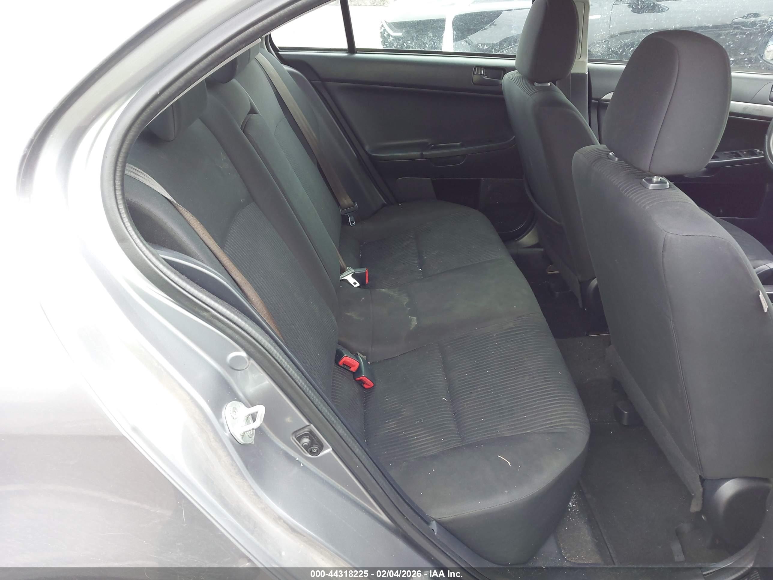 MITSUBISHI LANCER image 8