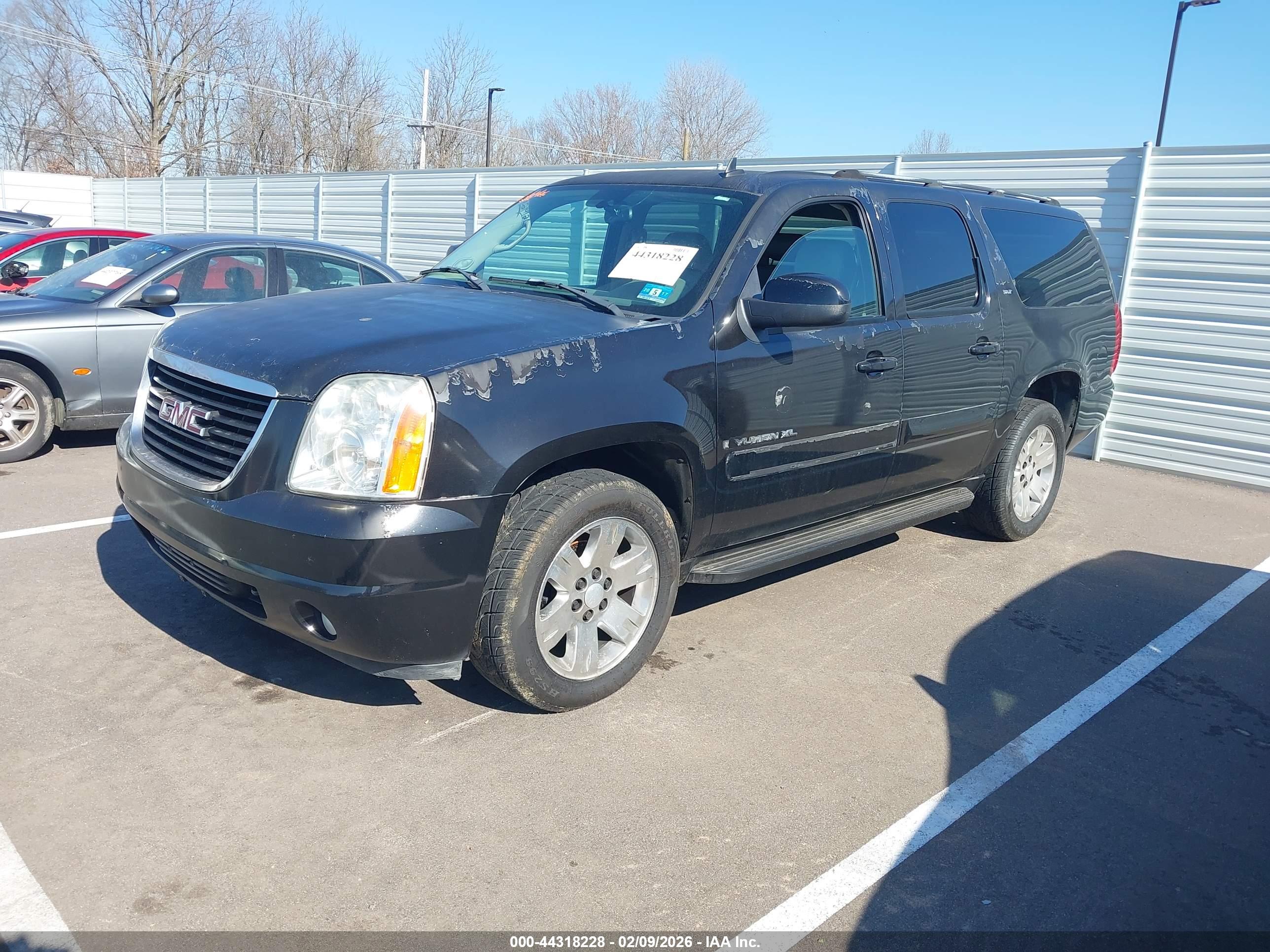 GMC YUKON image 2