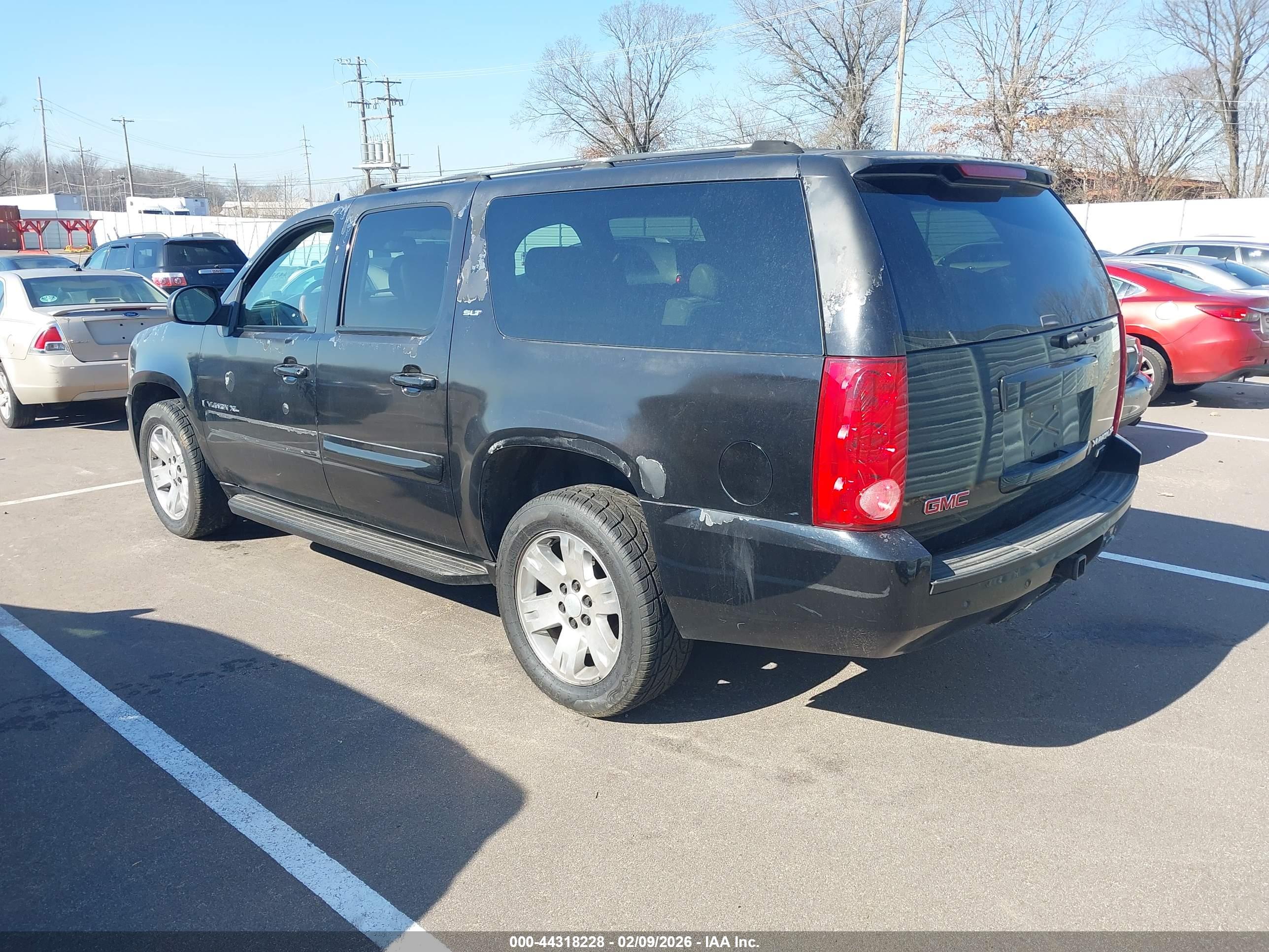 GMC YUKON image 3