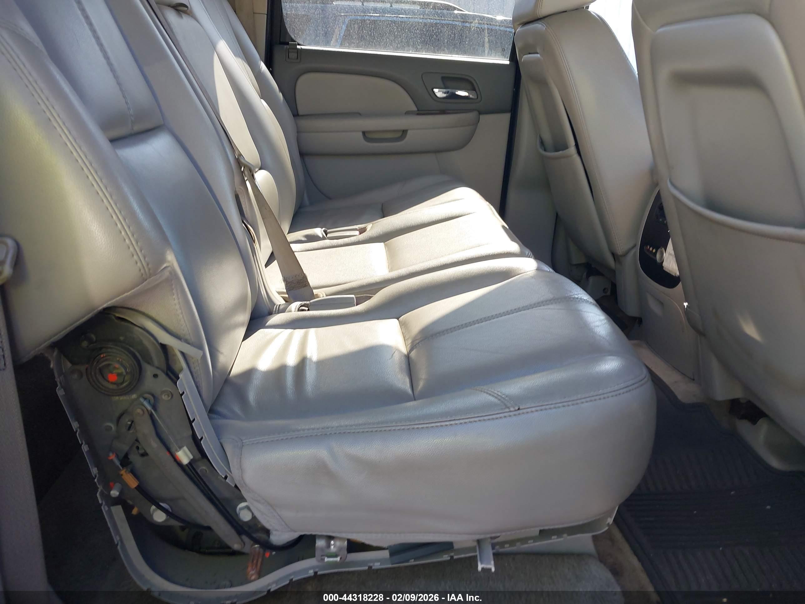 GMC YUKON image 8