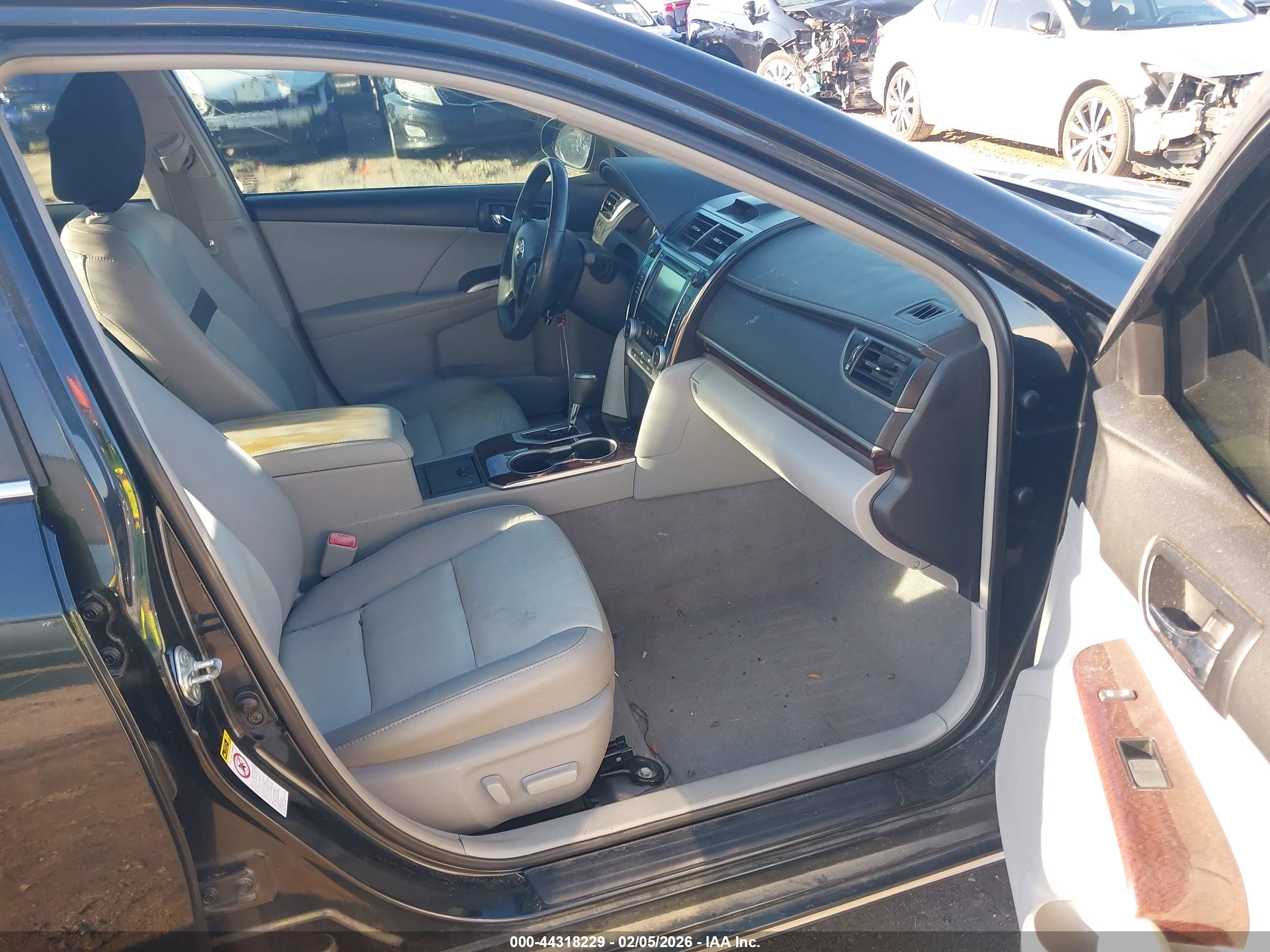 TOYOTA CAMRY image 5
