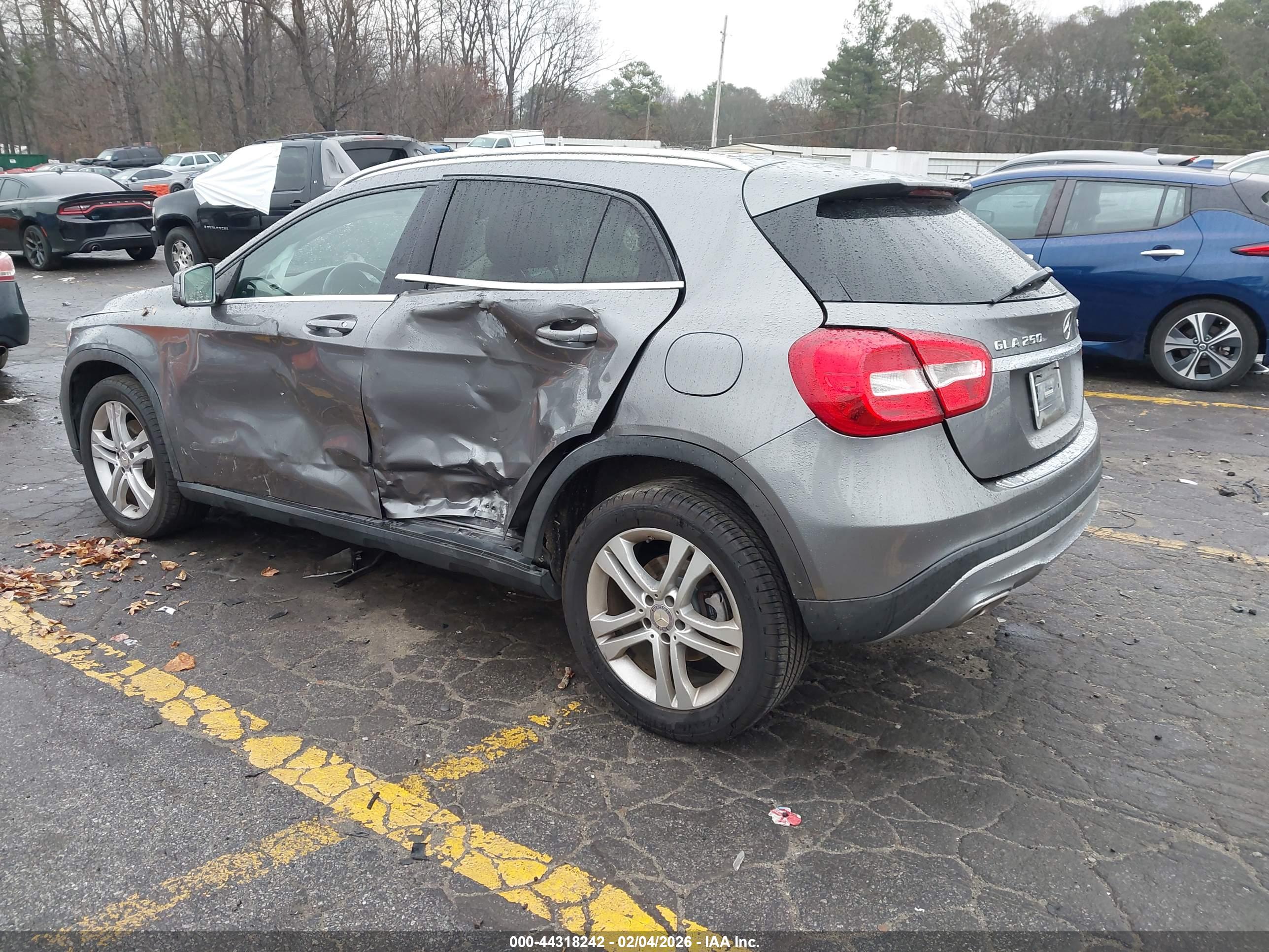 MERCEDES-BENZ GLA image 3
