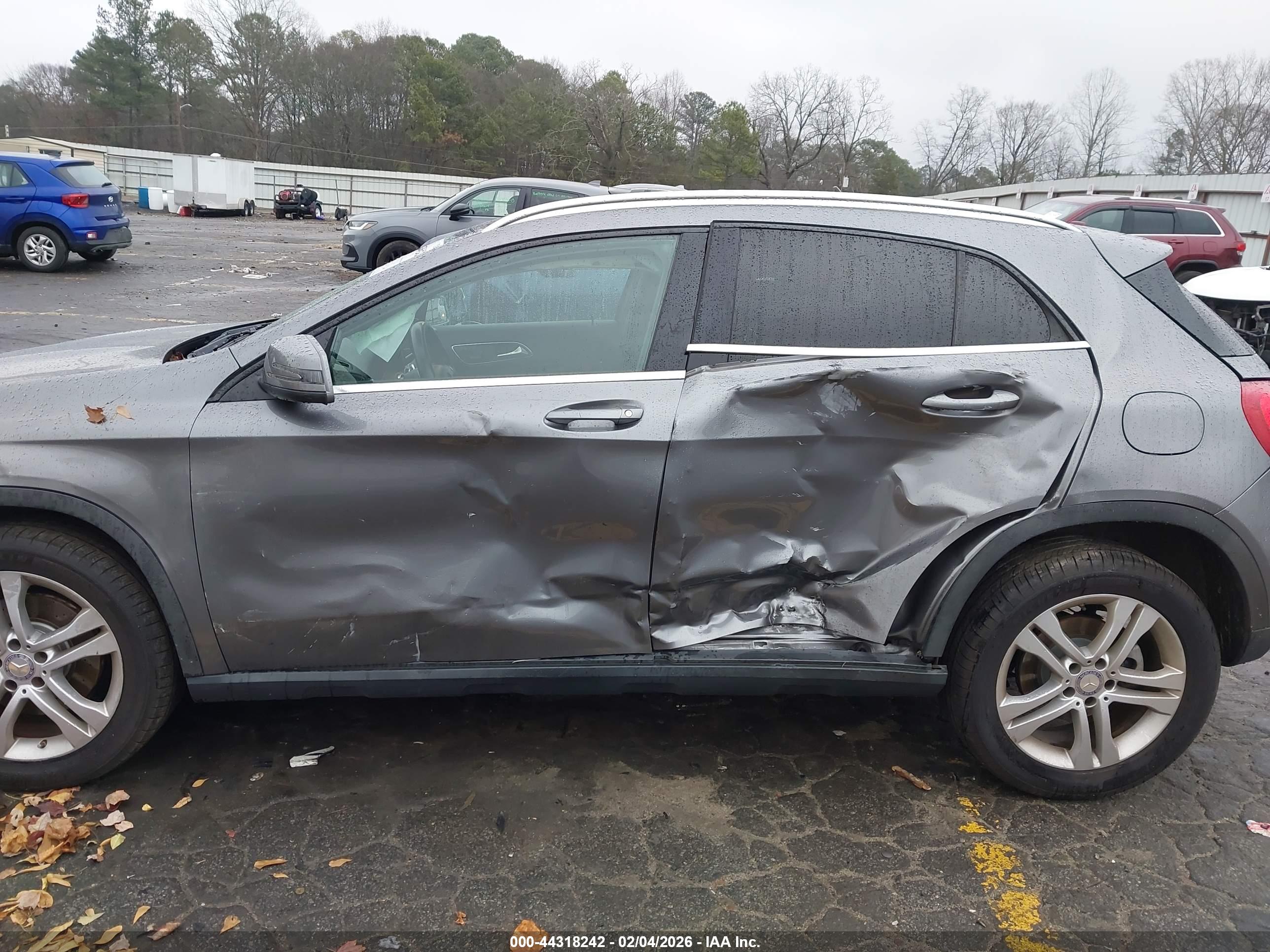 MERCEDES-BENZ GLA image 6