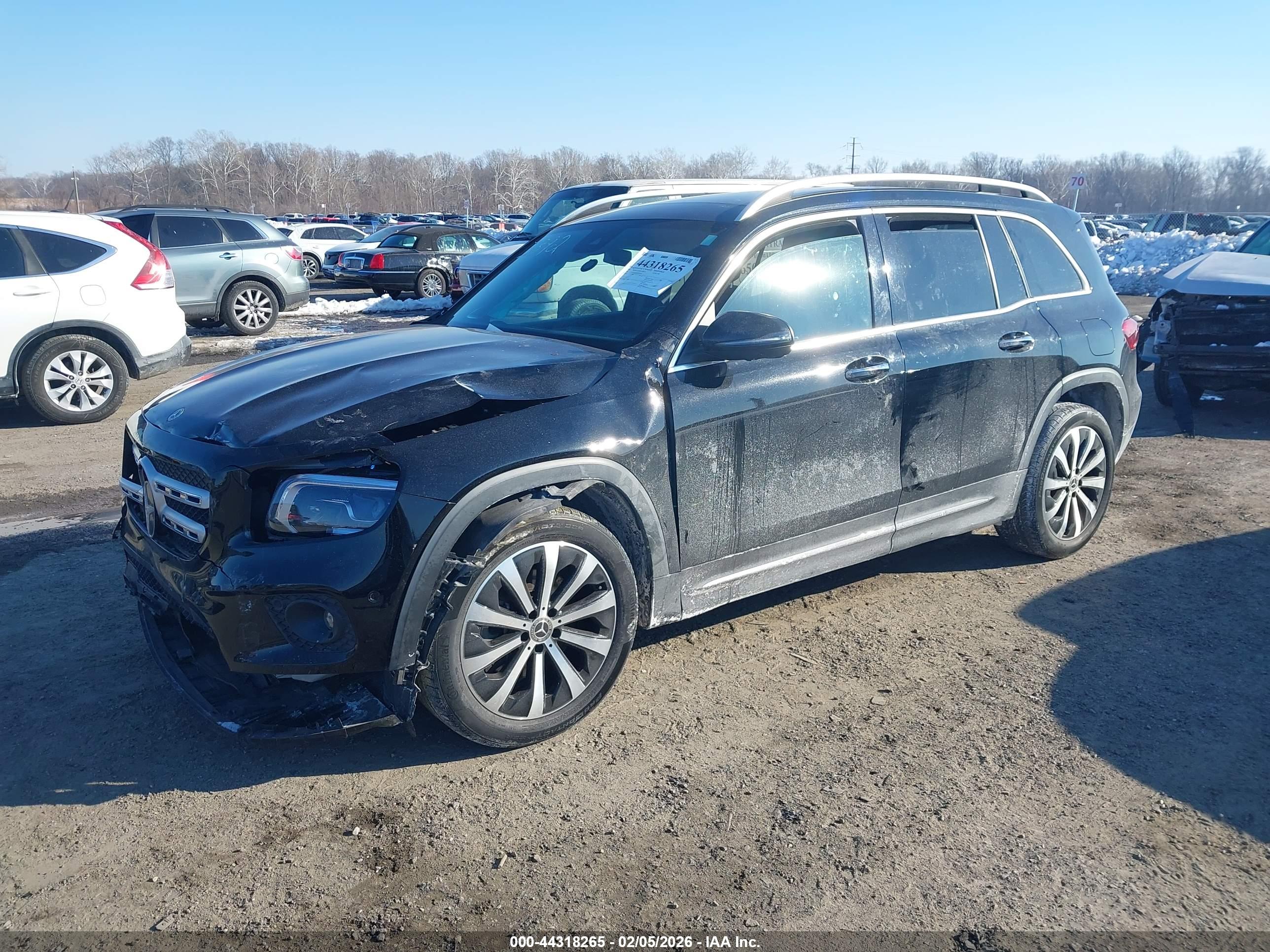 MERCEDES-BENZ GLB image 2