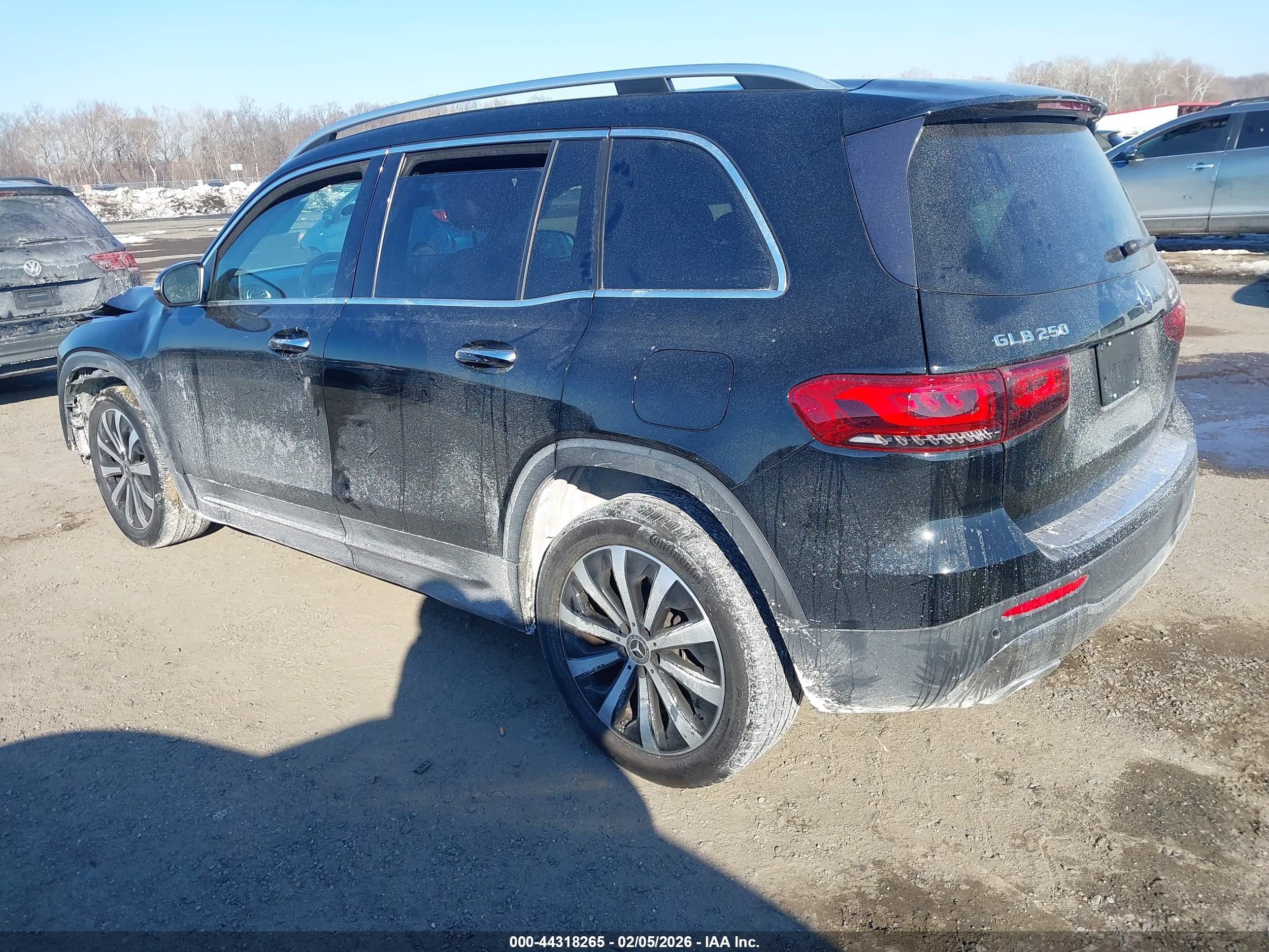 MERCEDES-BENZ GLB image 3