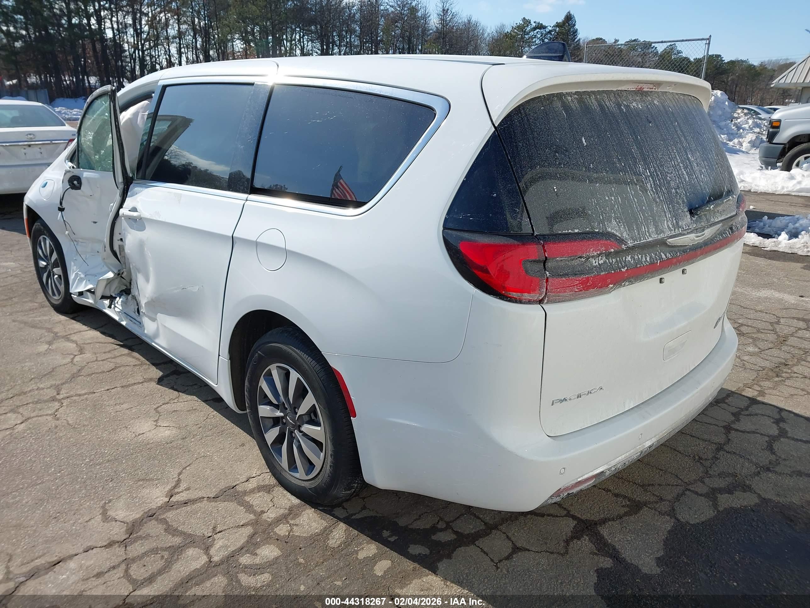 CHRYSLER PACIFICA image 3