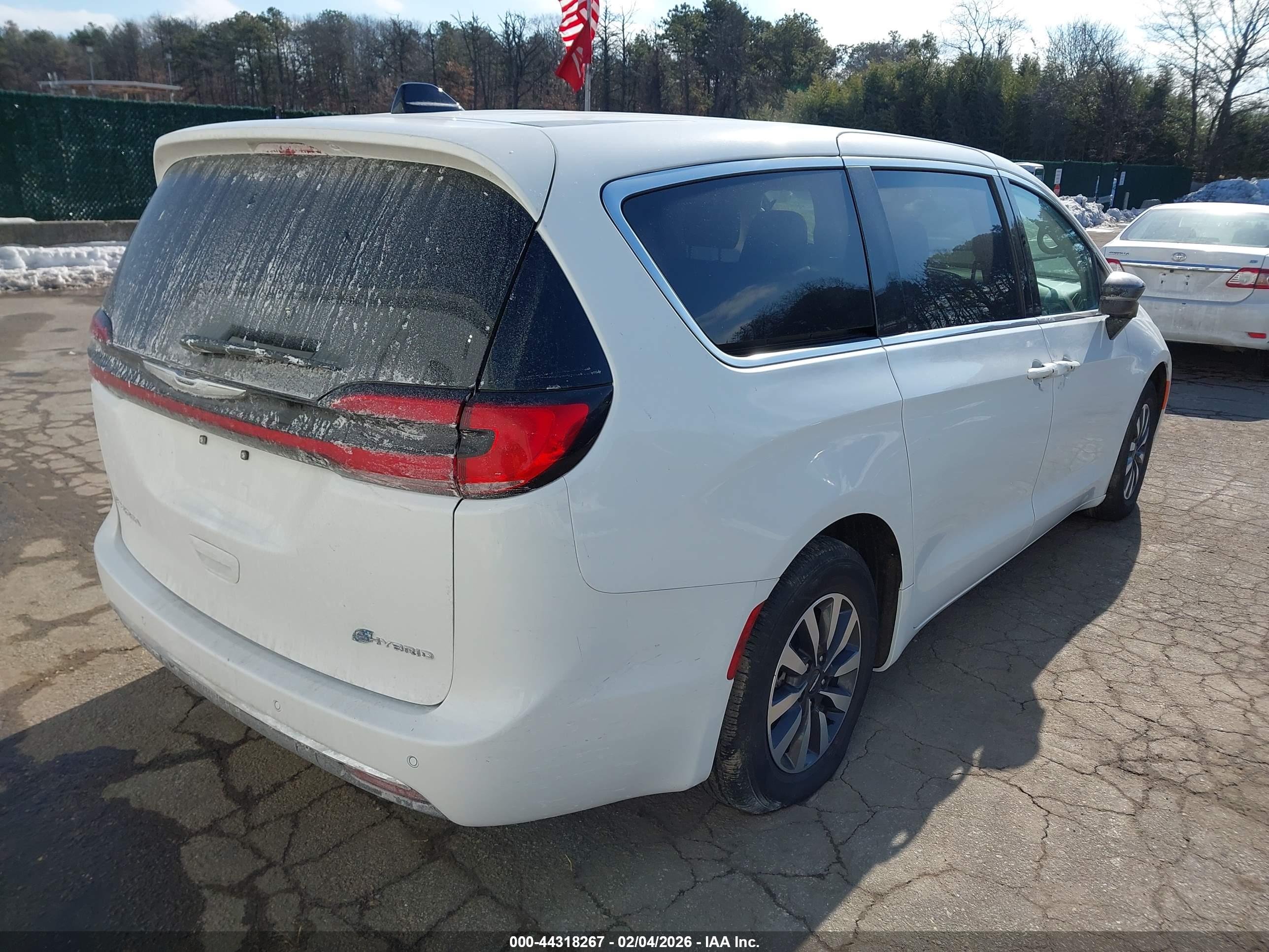 CHRYSLER PACIFICA image 4