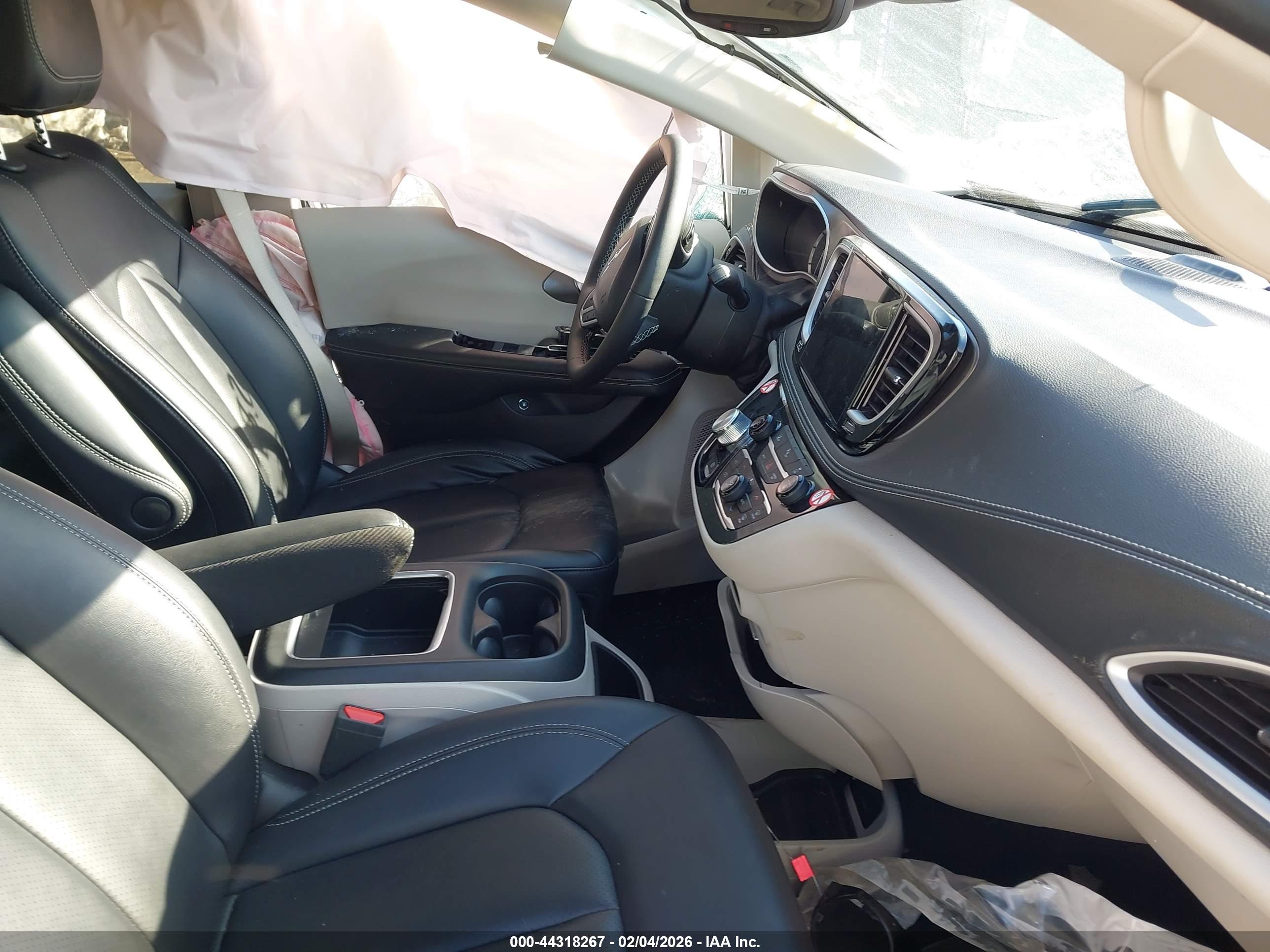 CHRYSLER PACIFICA image 5