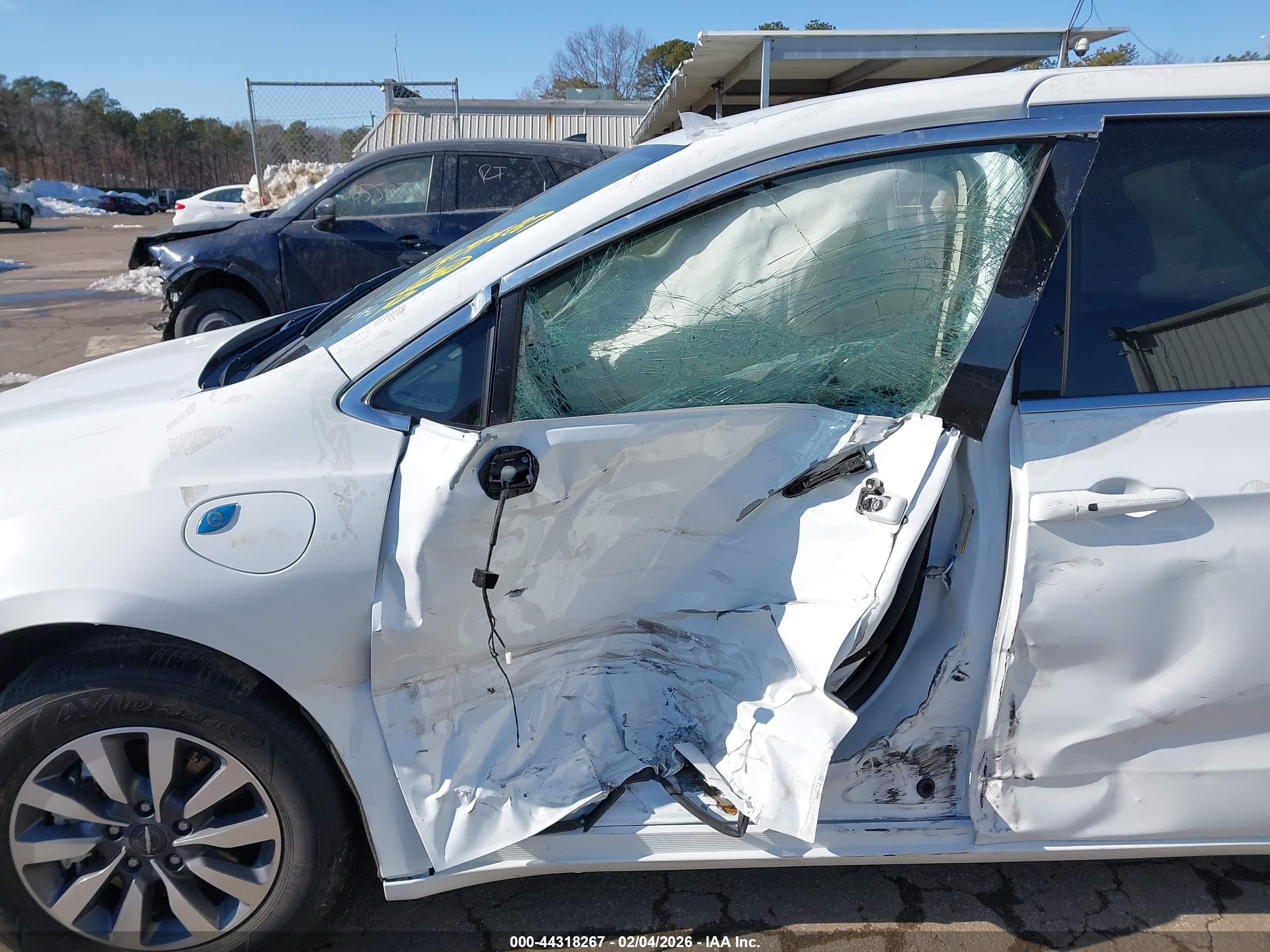 CHRYSLER PACIFICA image 6
