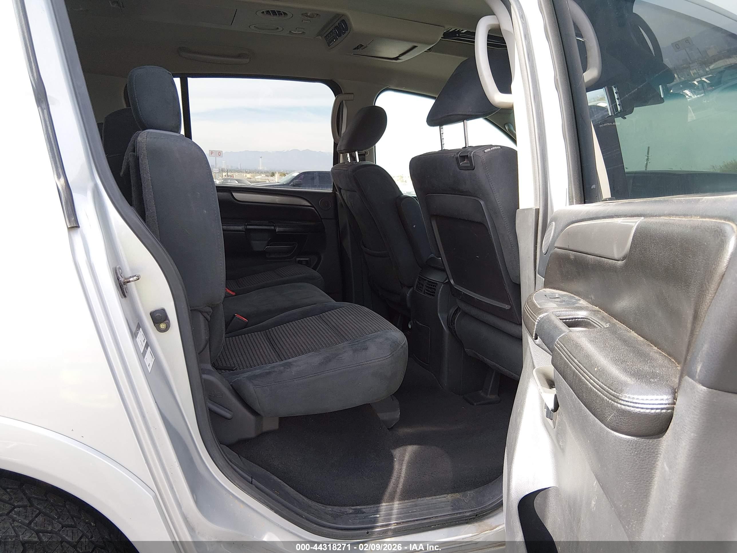 NISSAN ARMADA image 8