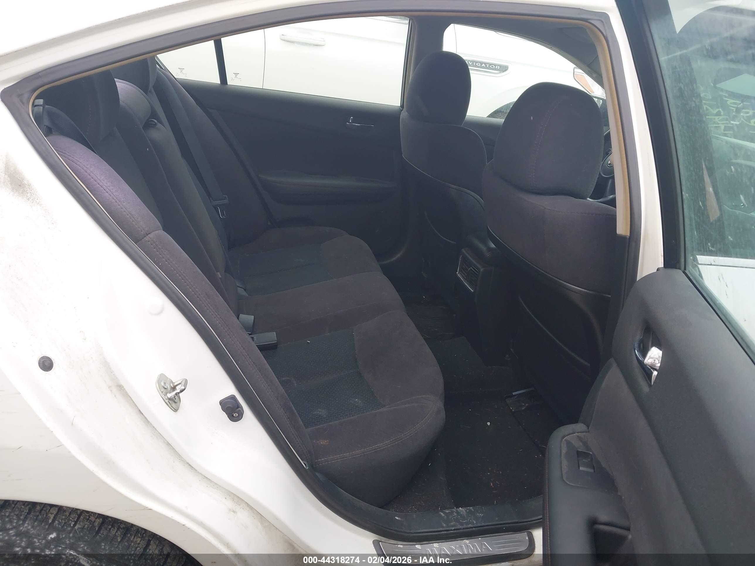 NISSAN MAXIMA image 8