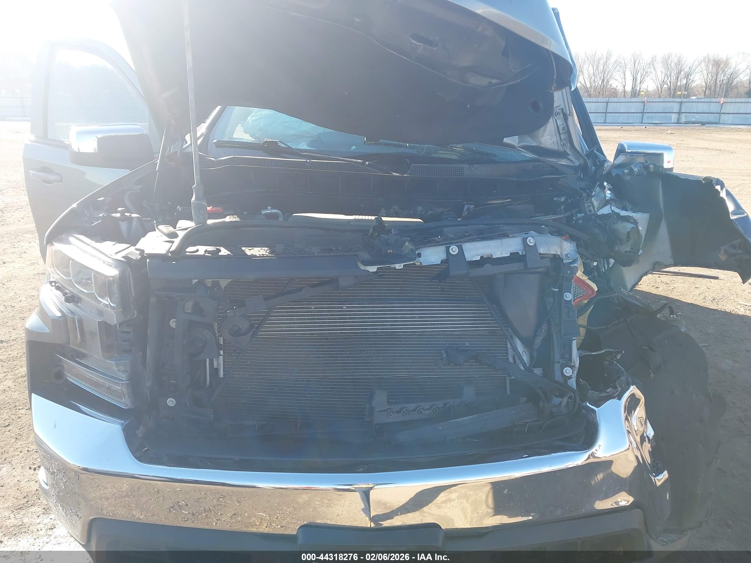 CHEVROLET SILVERADO image 10